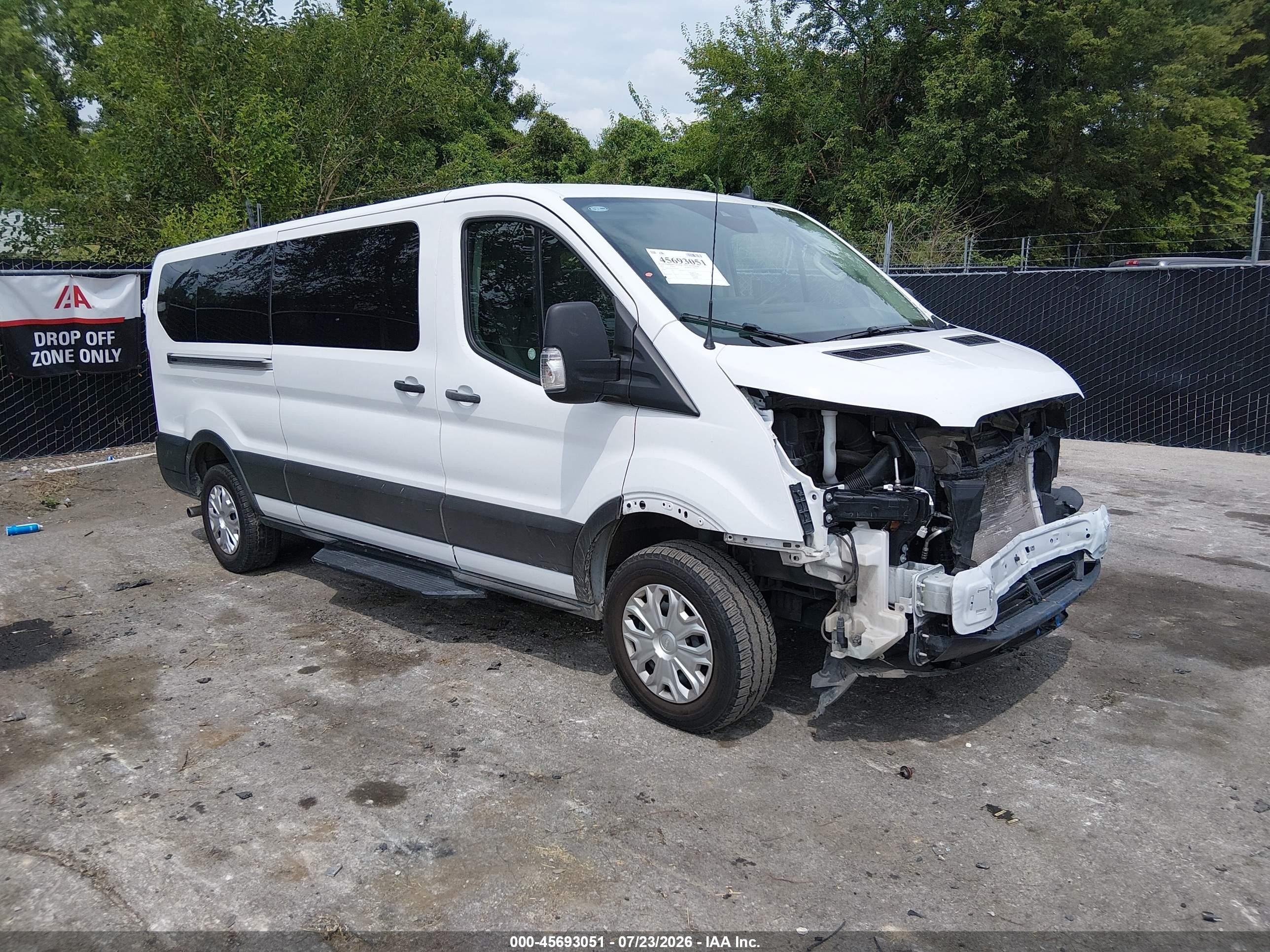 2025 Ford Transit Passenger XLT, VIN 1FBAX2YG1SKA05782 — Front end