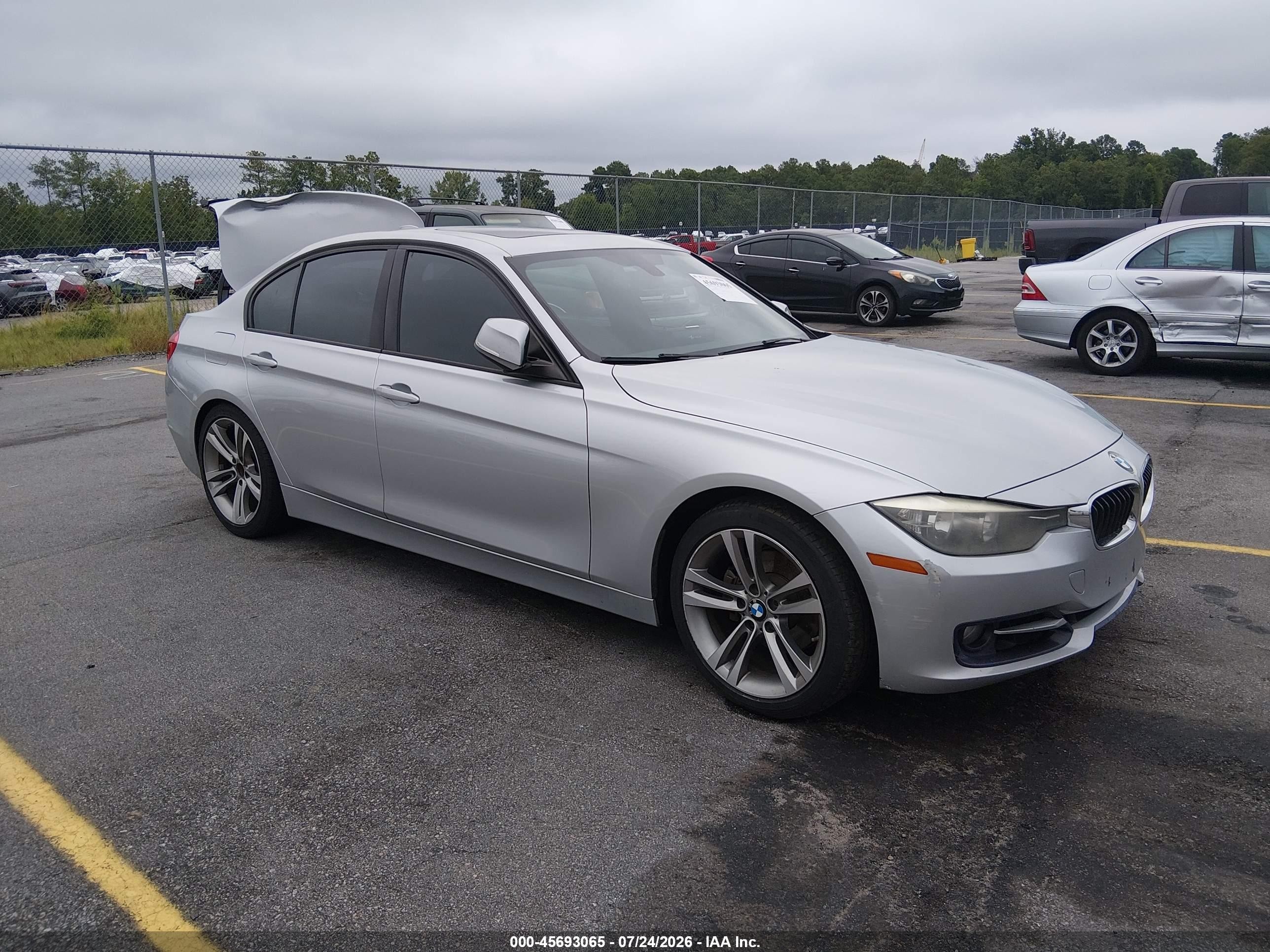 2012 BMW 3 Series 328i, VIN WBA3A5C52CF347763 — Normal wear