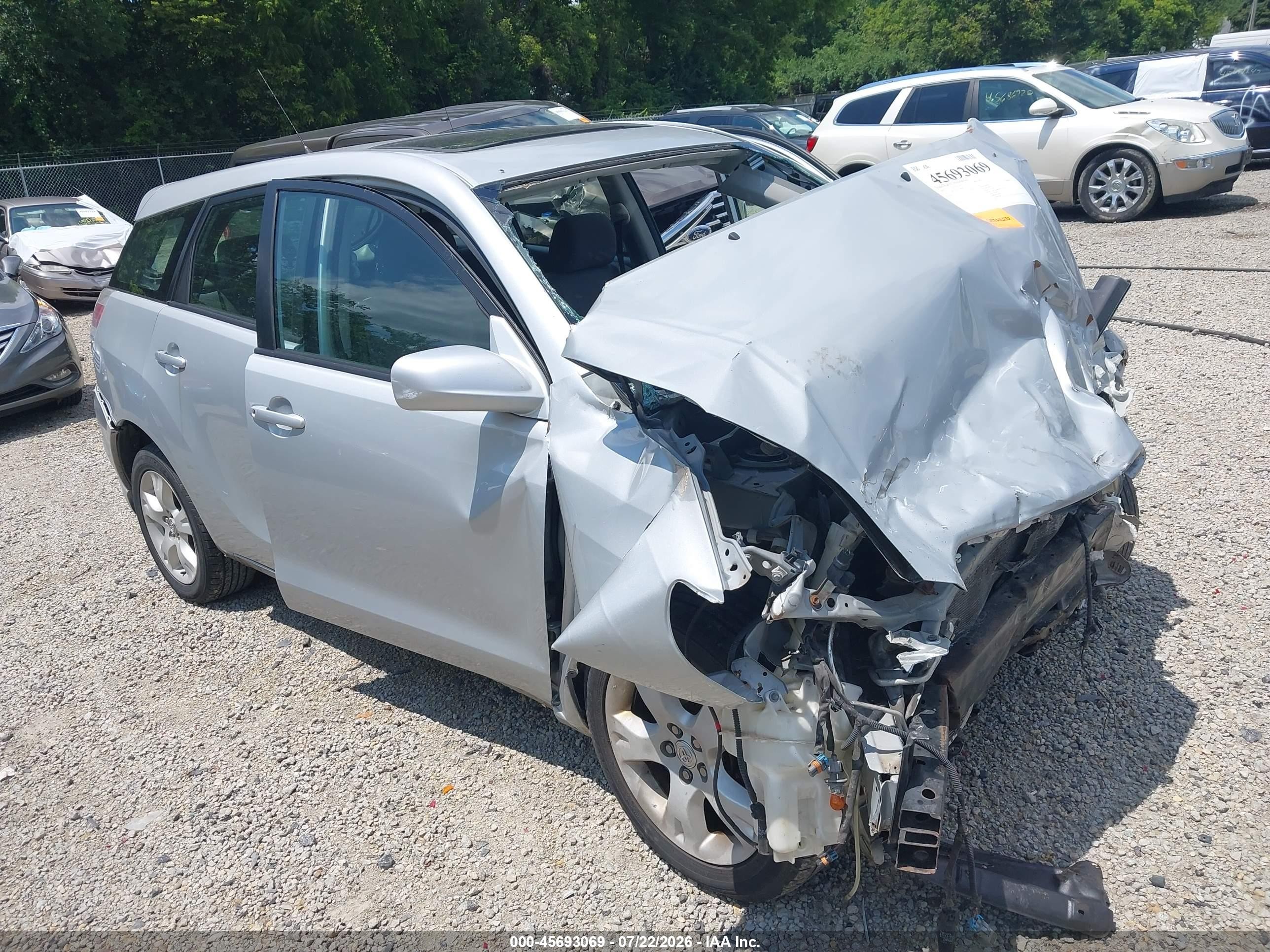 2005 Toyota Matrix STD, VIN 2T1KR32E95C388643 — Front end