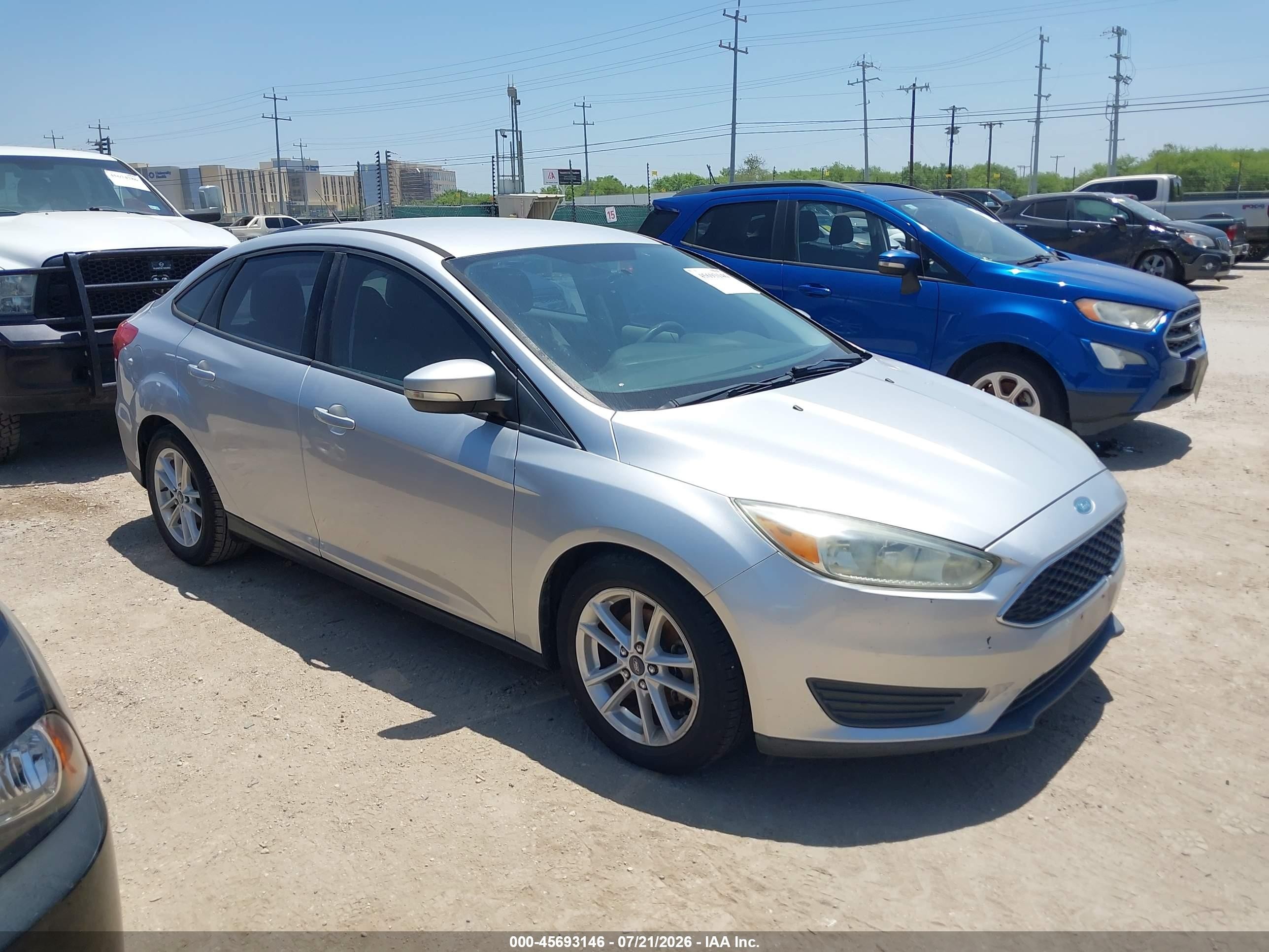 2015 Ford Focus SE, VIN 1FADP3F28FL344003 — Normal wear