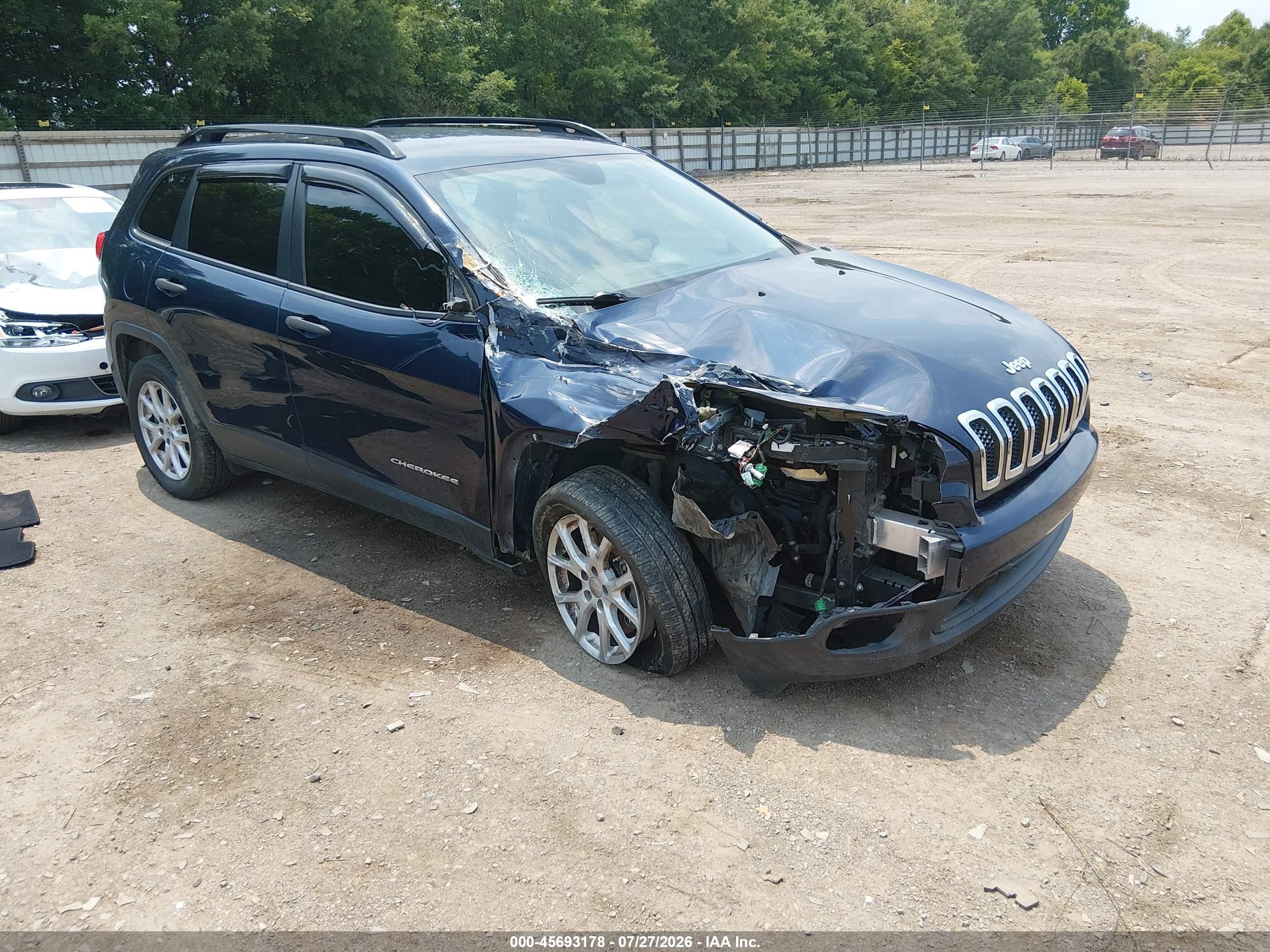 2016 Jeep Cherokee Sport, VIN 1C4PJLAS9GW336363 — Front end