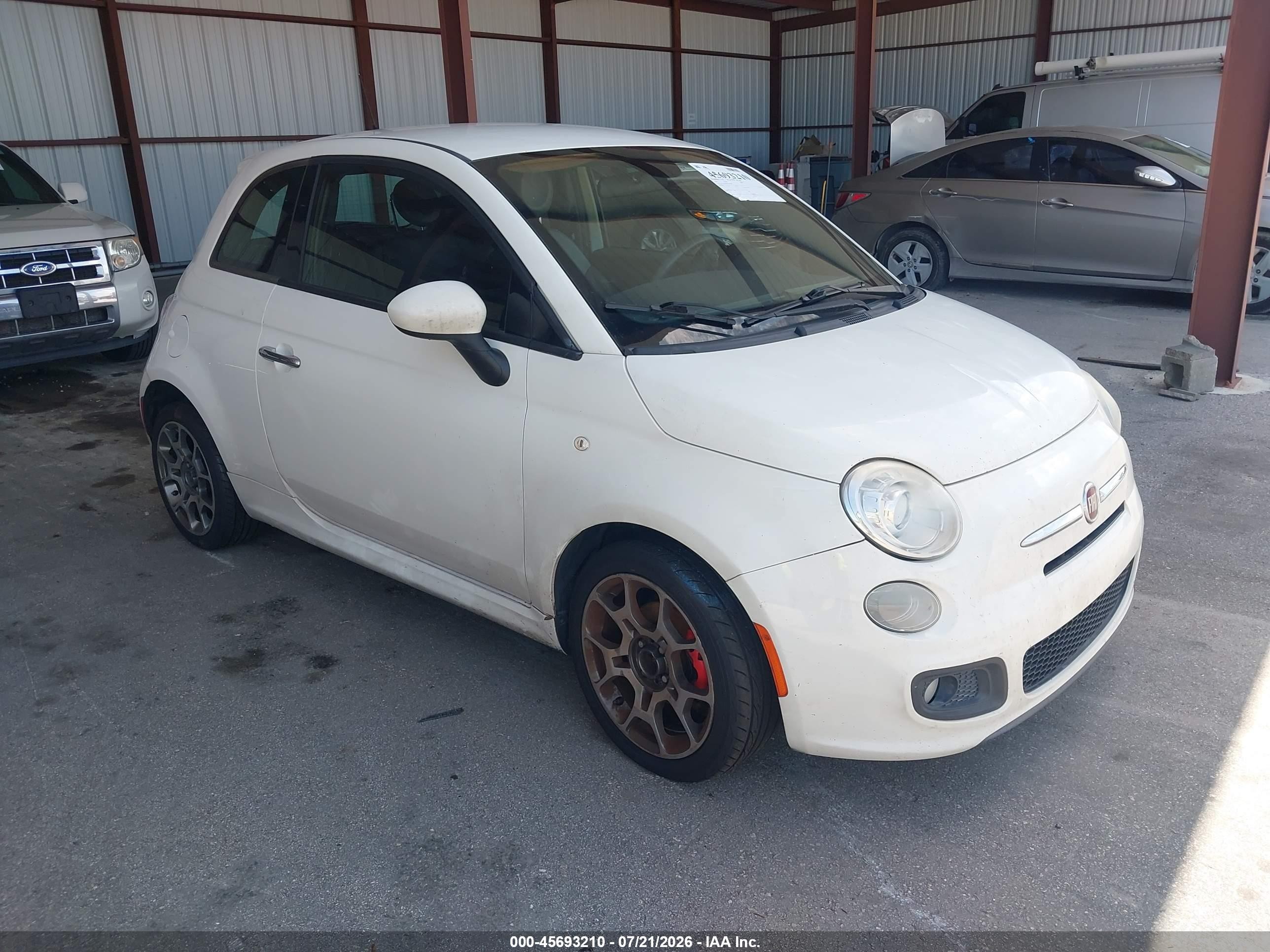 2015 FIAT 500 Sport, VIN 3C3CFFBR0FT624858 — Normal wear