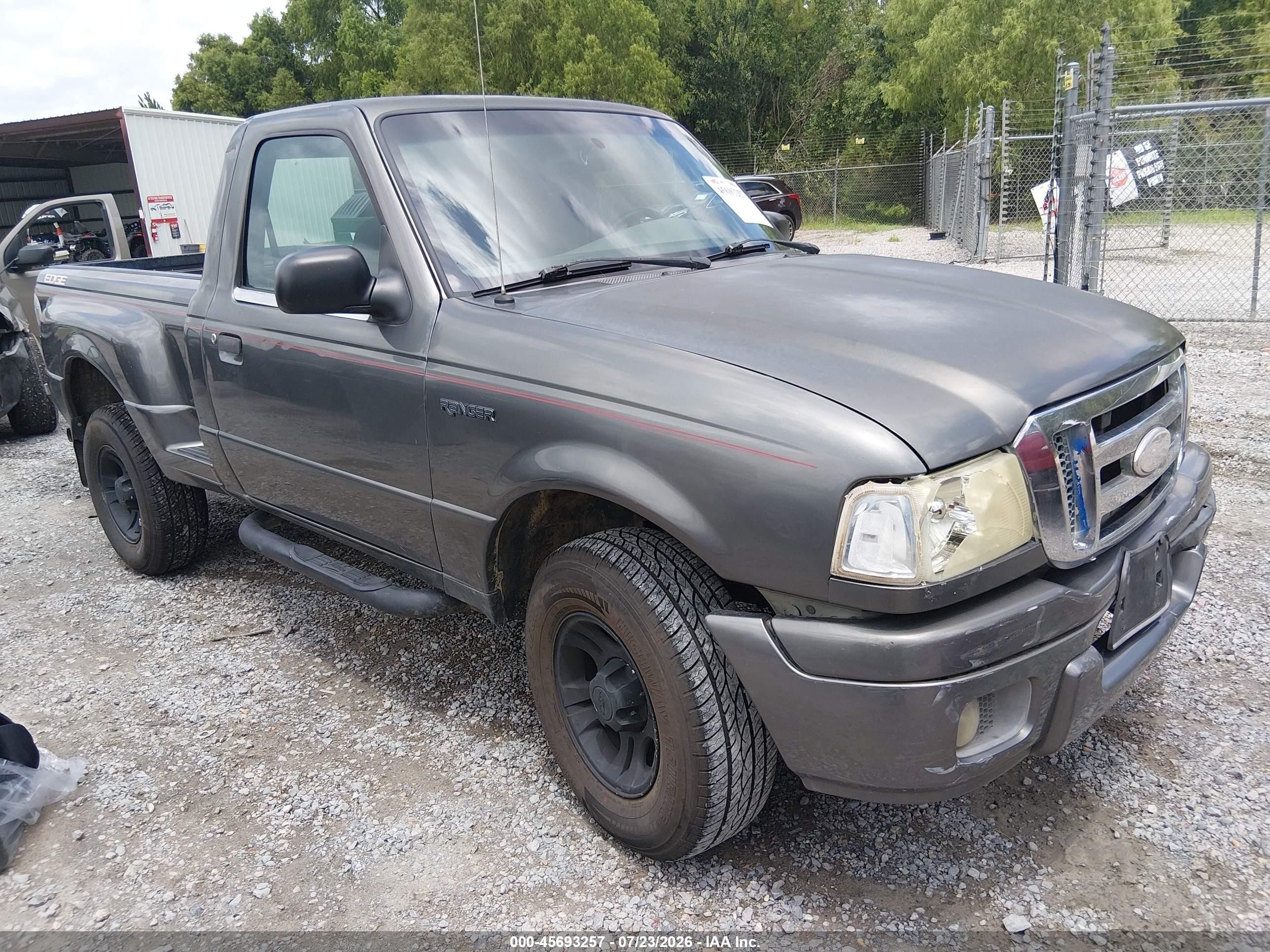 2004 Ford Ranger XL, VIN 1FTYR10U84PA76242 — Front end