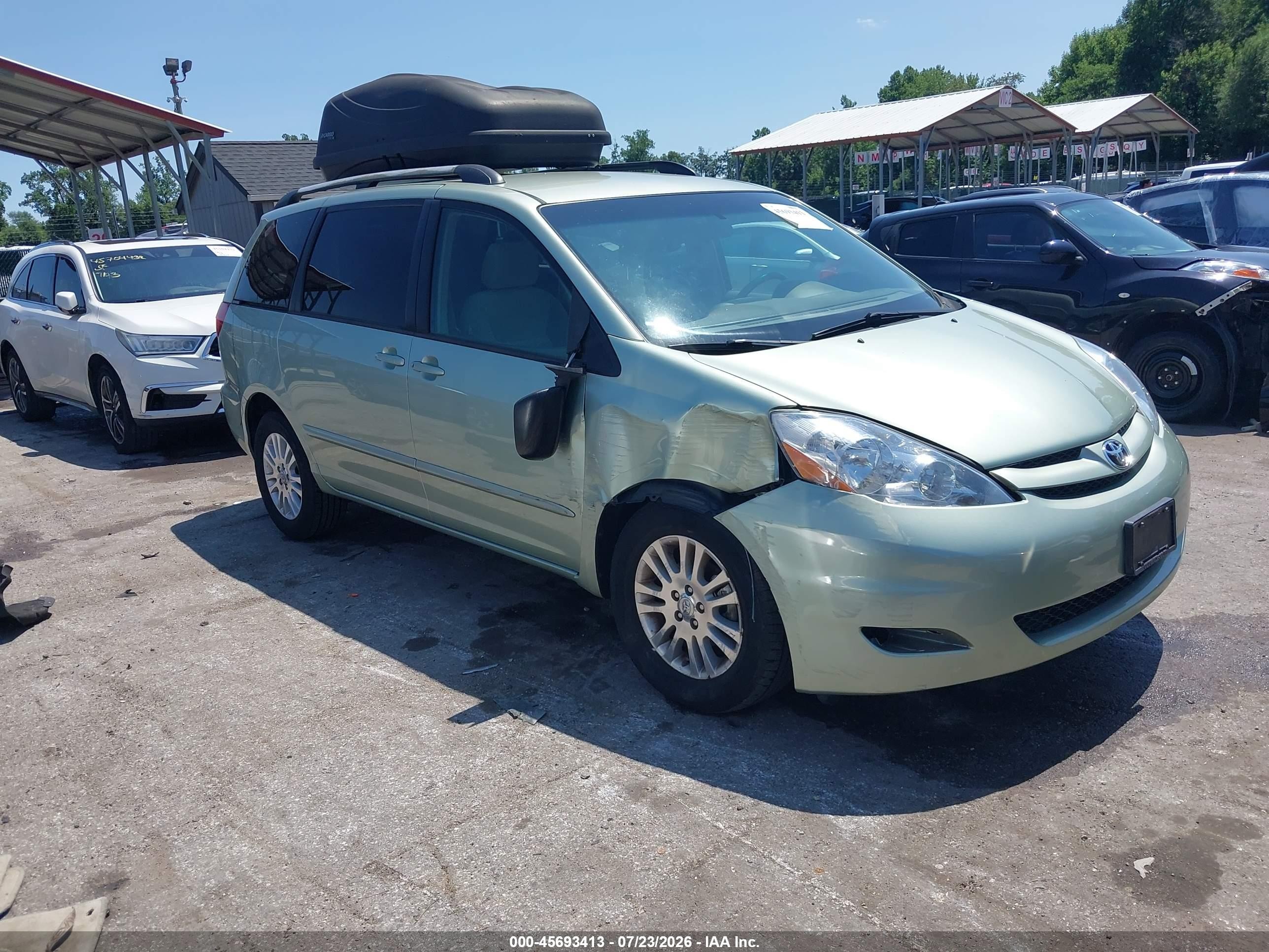 2007 Toyota Sienna LE, VIN 5TDBK23C07S000723 — Side
