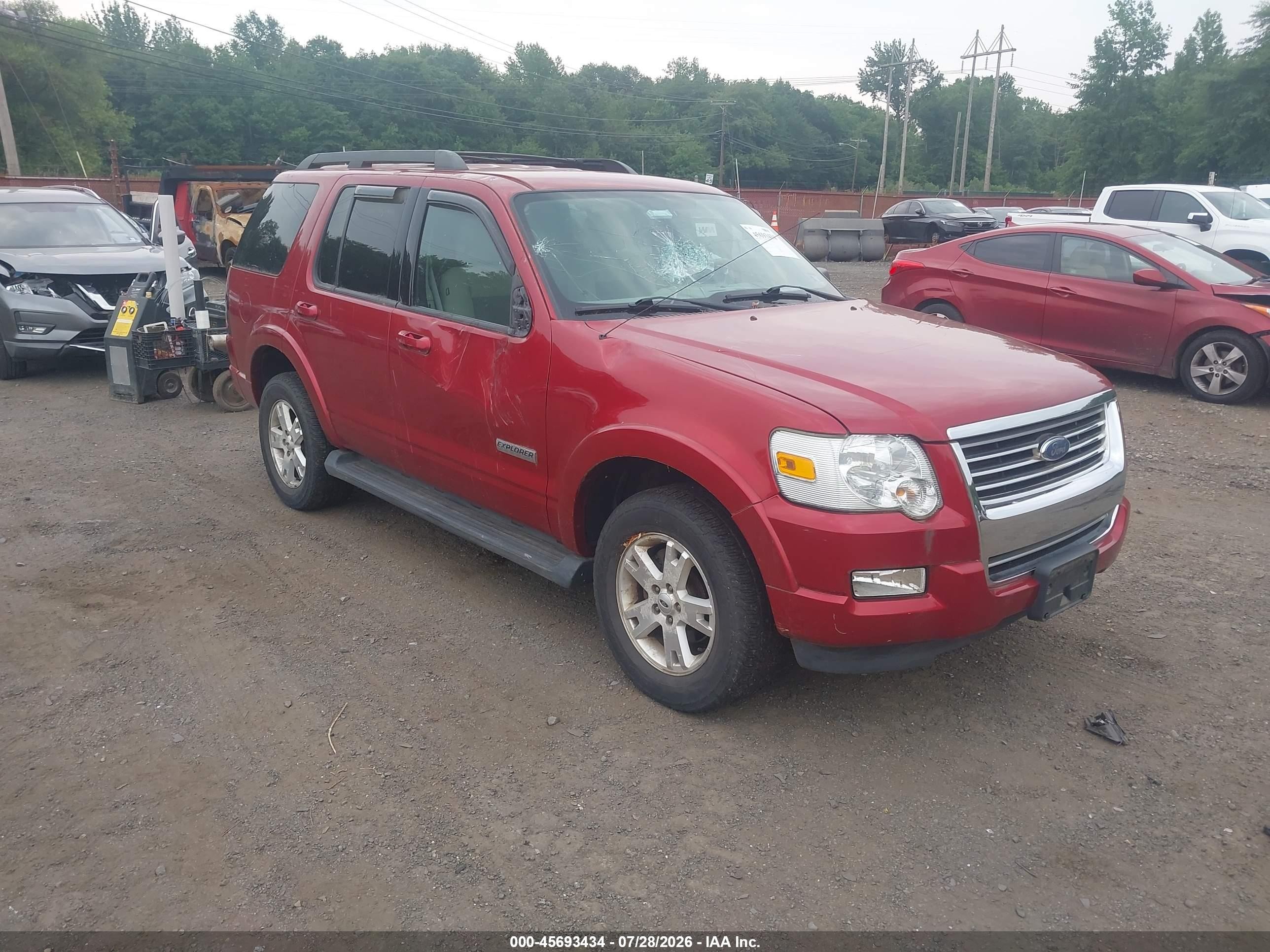 2007 Ford Explorer XLT, VIN 1FMEU73E07UB43829 — Side