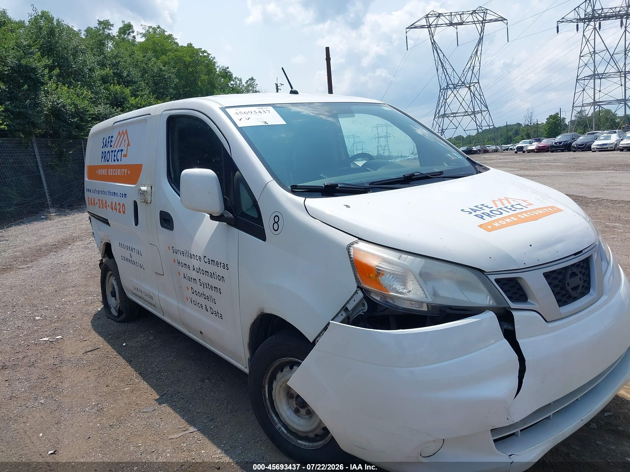 2017 Nissan NV200 SV, VIN 3N6CM0KN4HK703810 — Front end