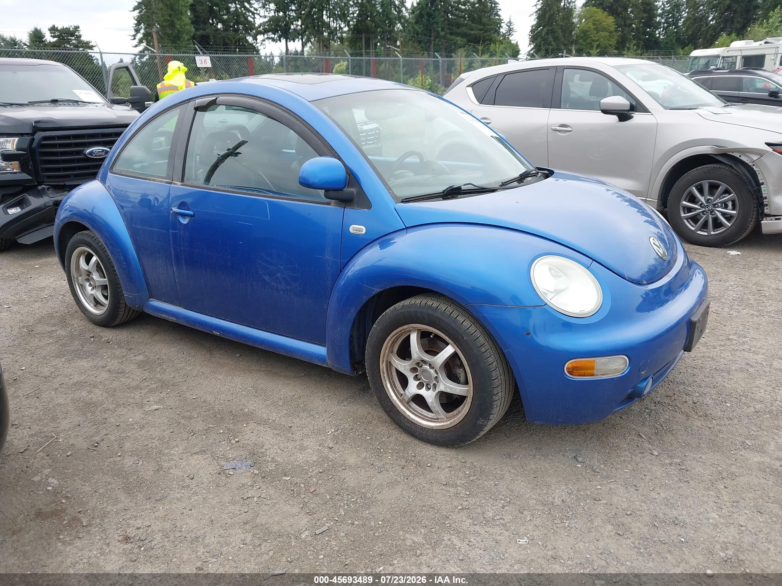 2000 Volkswagen Beetle GLS, VIN 3VWCA21C7YM403235 — Normal wear