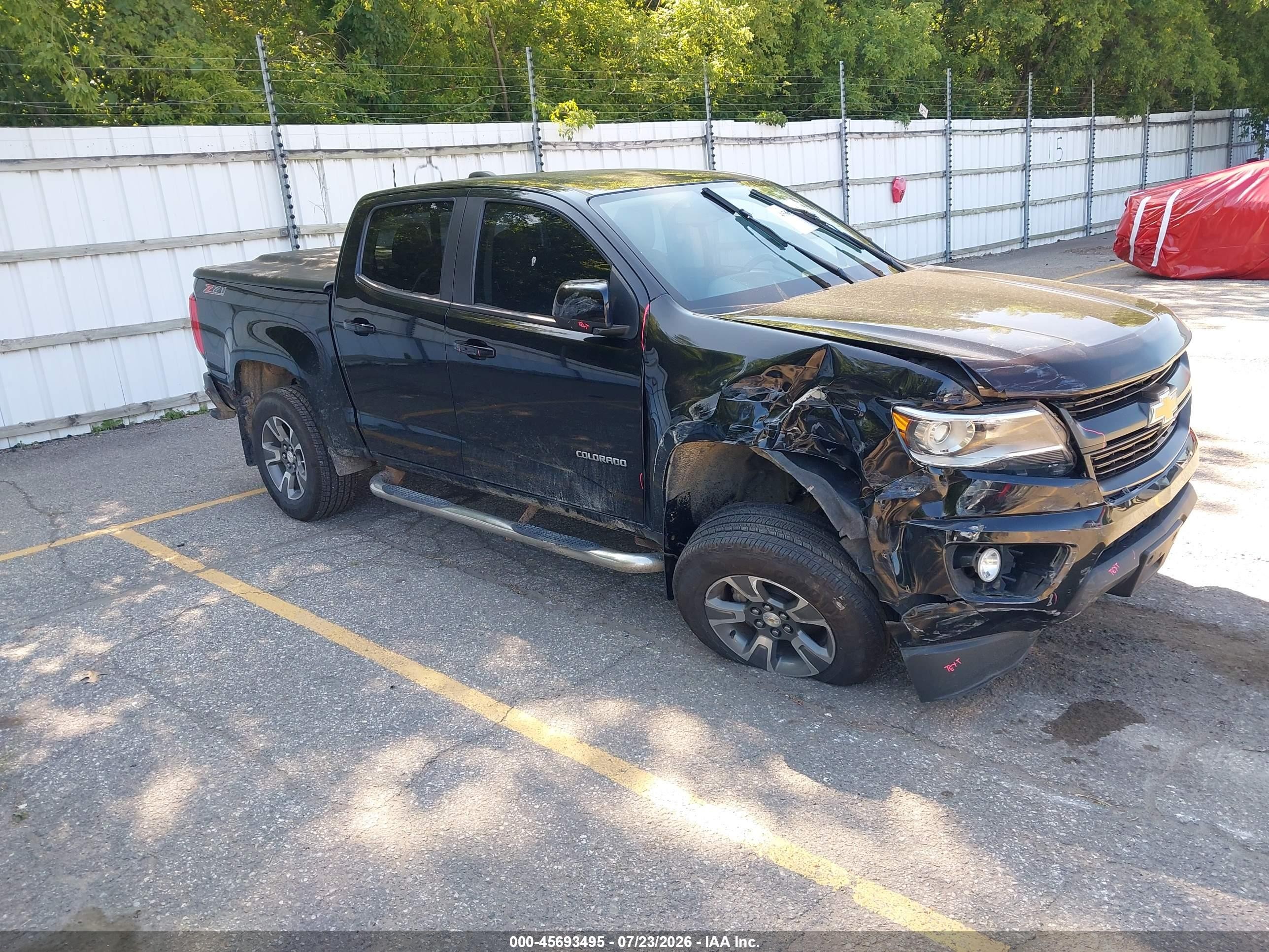 2016 Chevrolet Colorado 4WD Z71, VIN 1GCGTDE39G1113935 — Front end