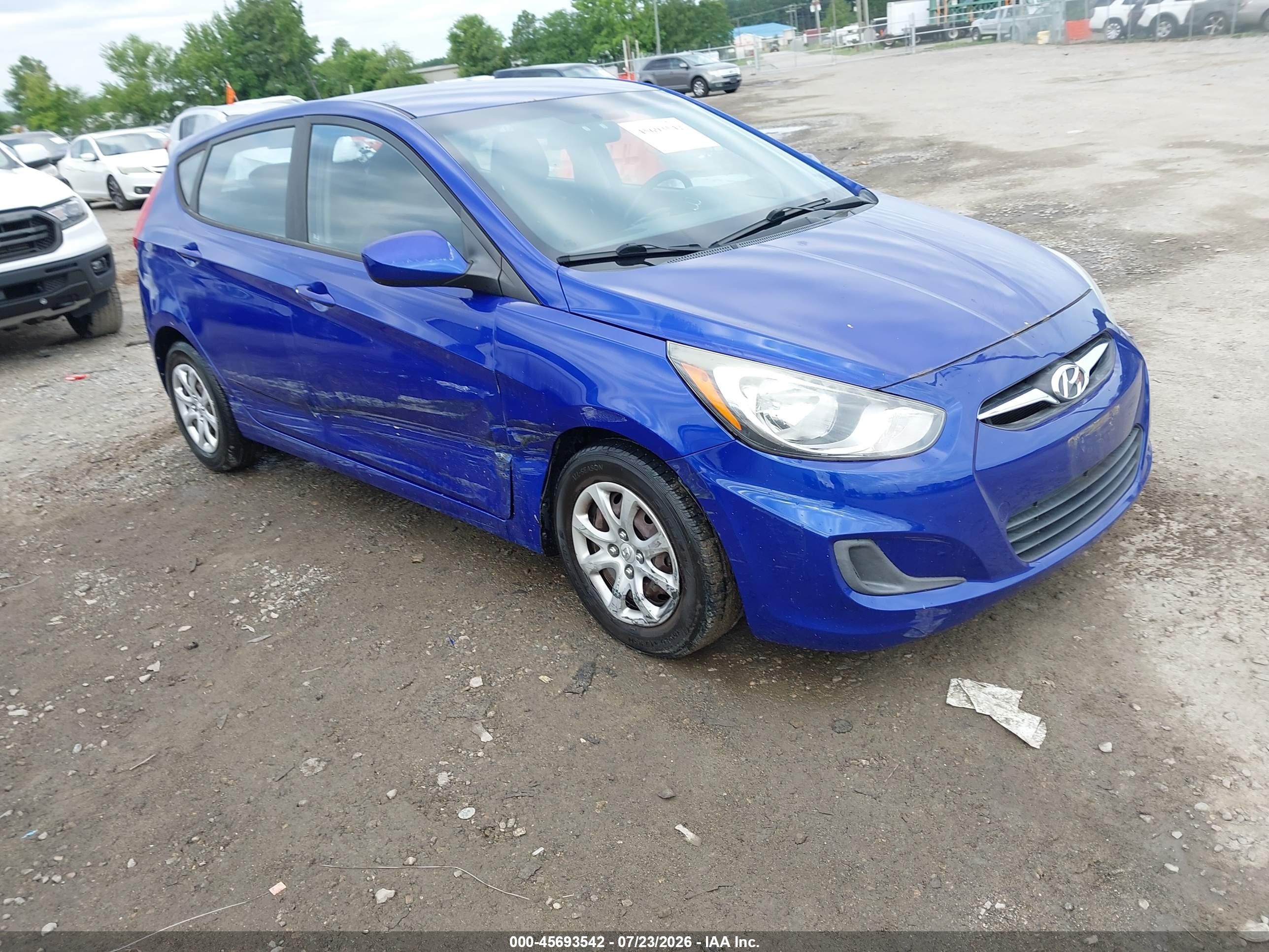 2014 Hyundai Accent GS, VIN KMHCT5AE4EU152967 — Бок