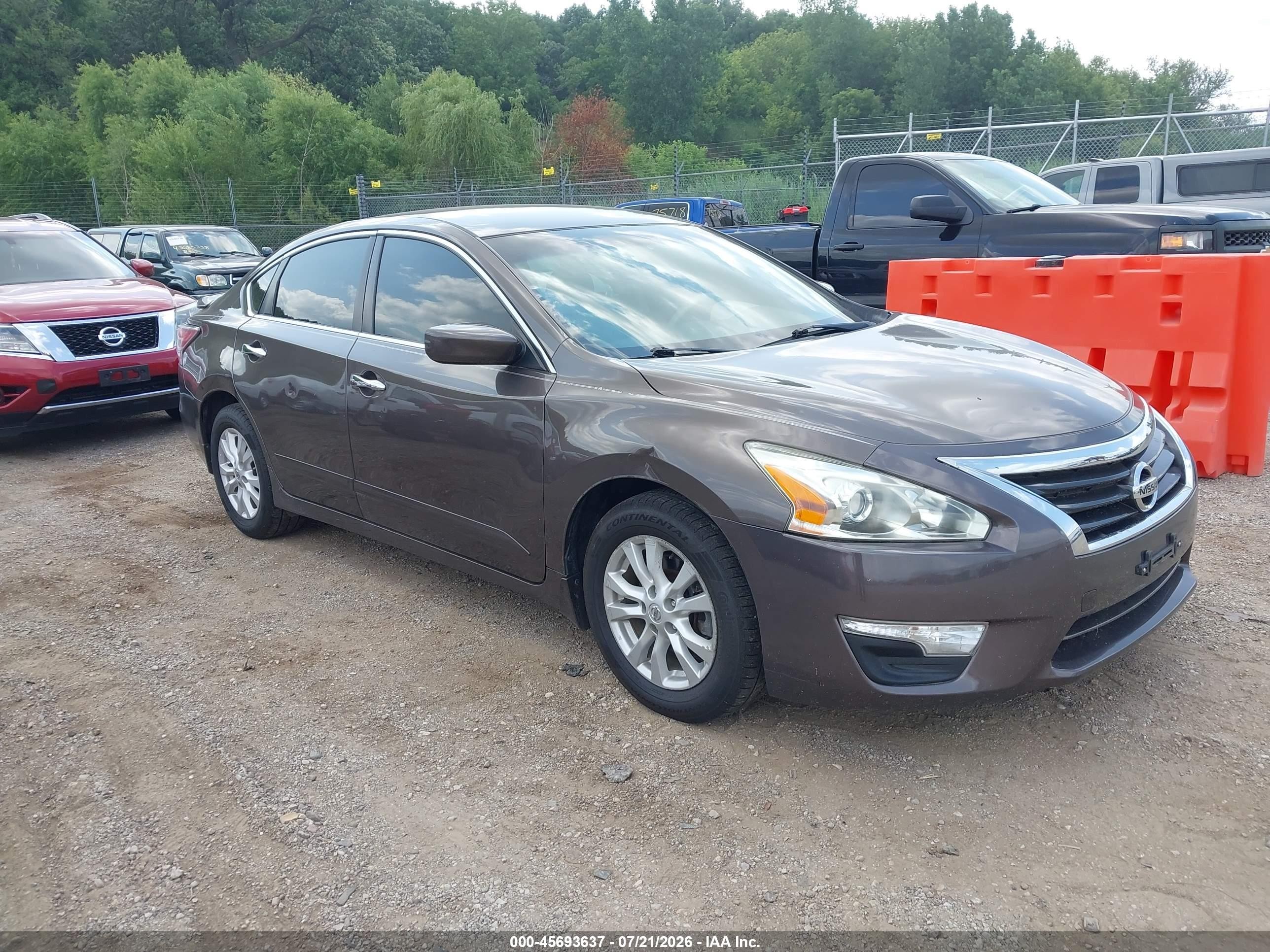 2015 Nissan Altima S, VIN 1N4AL3AP9FC102189 — Normal wear