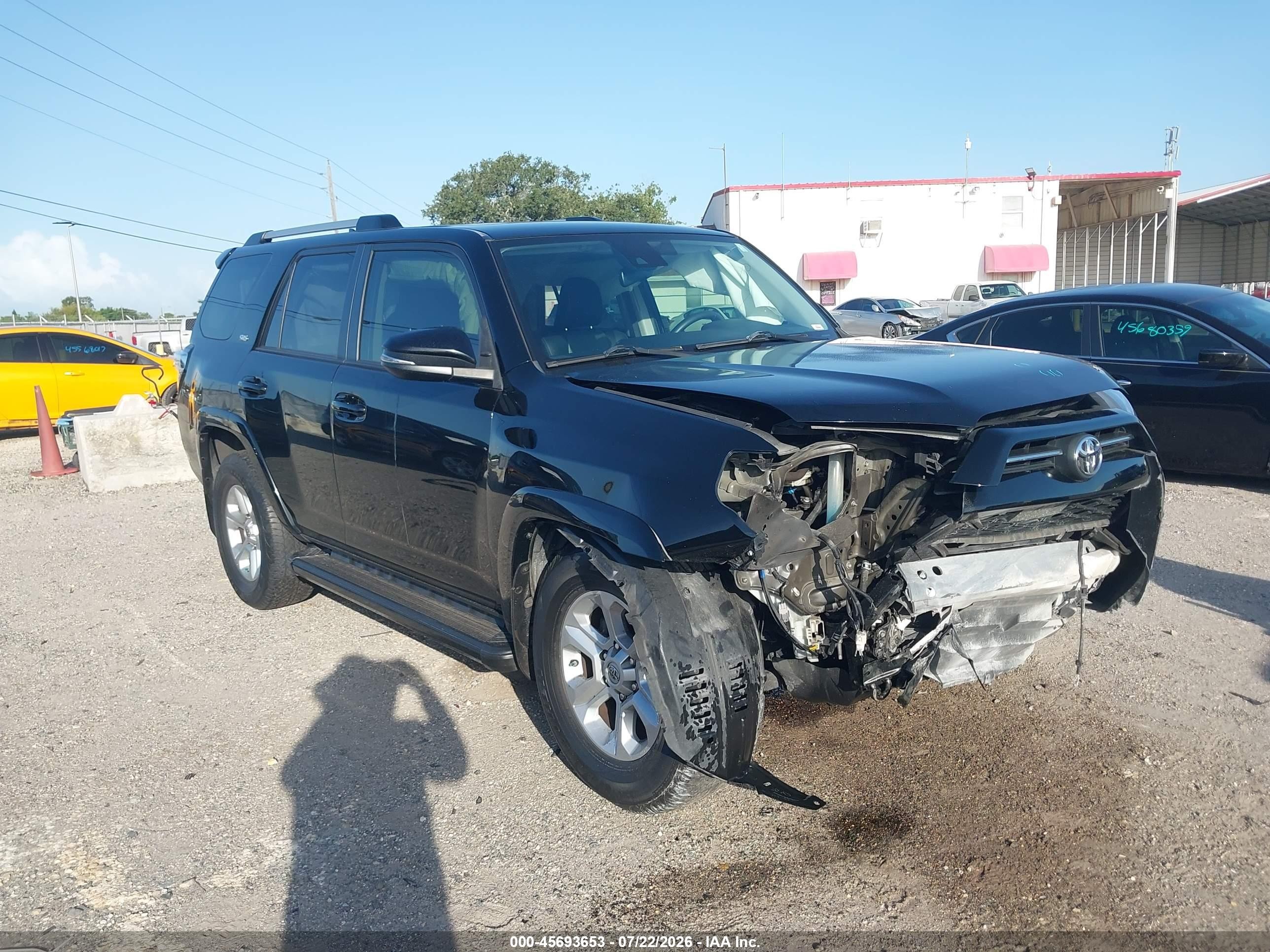2021 Toyota 4Runner SR5 Premium, VIN JTEFU5JR2M5241720 — Front end