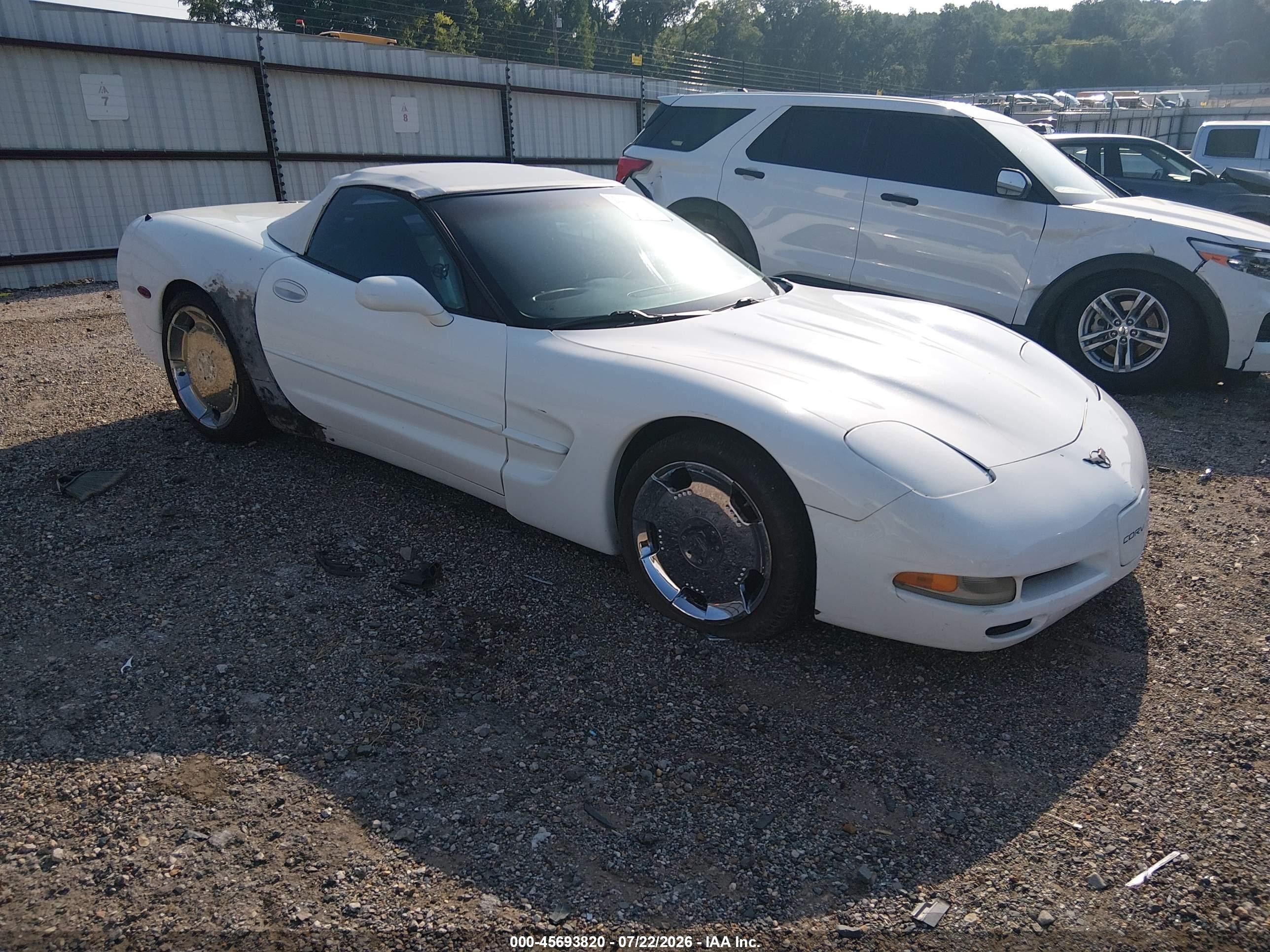 2004 Chevrolet Corvette, VIN 1G1YY32G645122547 — Side