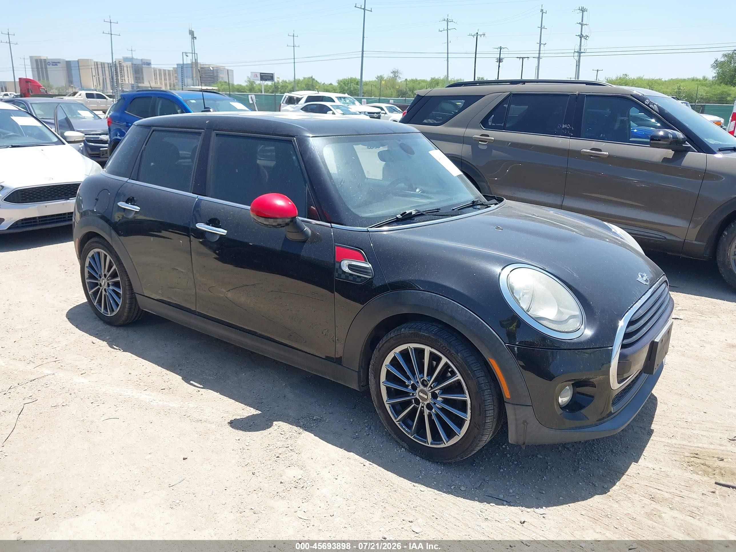 2016 MINI Hardtop 4 Door, VIN WMWXU1C55G2D09882 — Front end