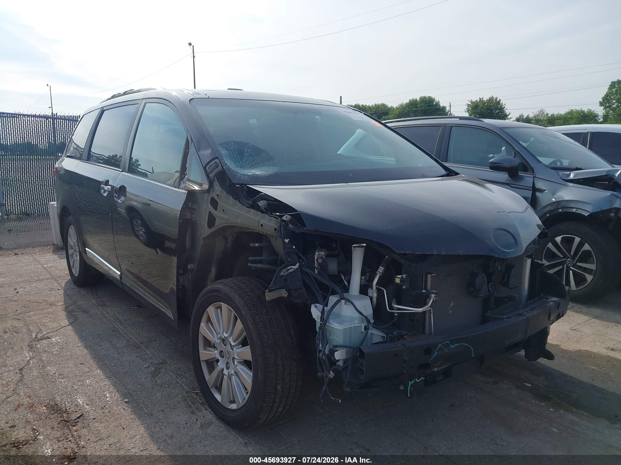 2017 Toyota Sienna Limited Premium, VIN 5TDDZ3DC3HS146480 — Front end