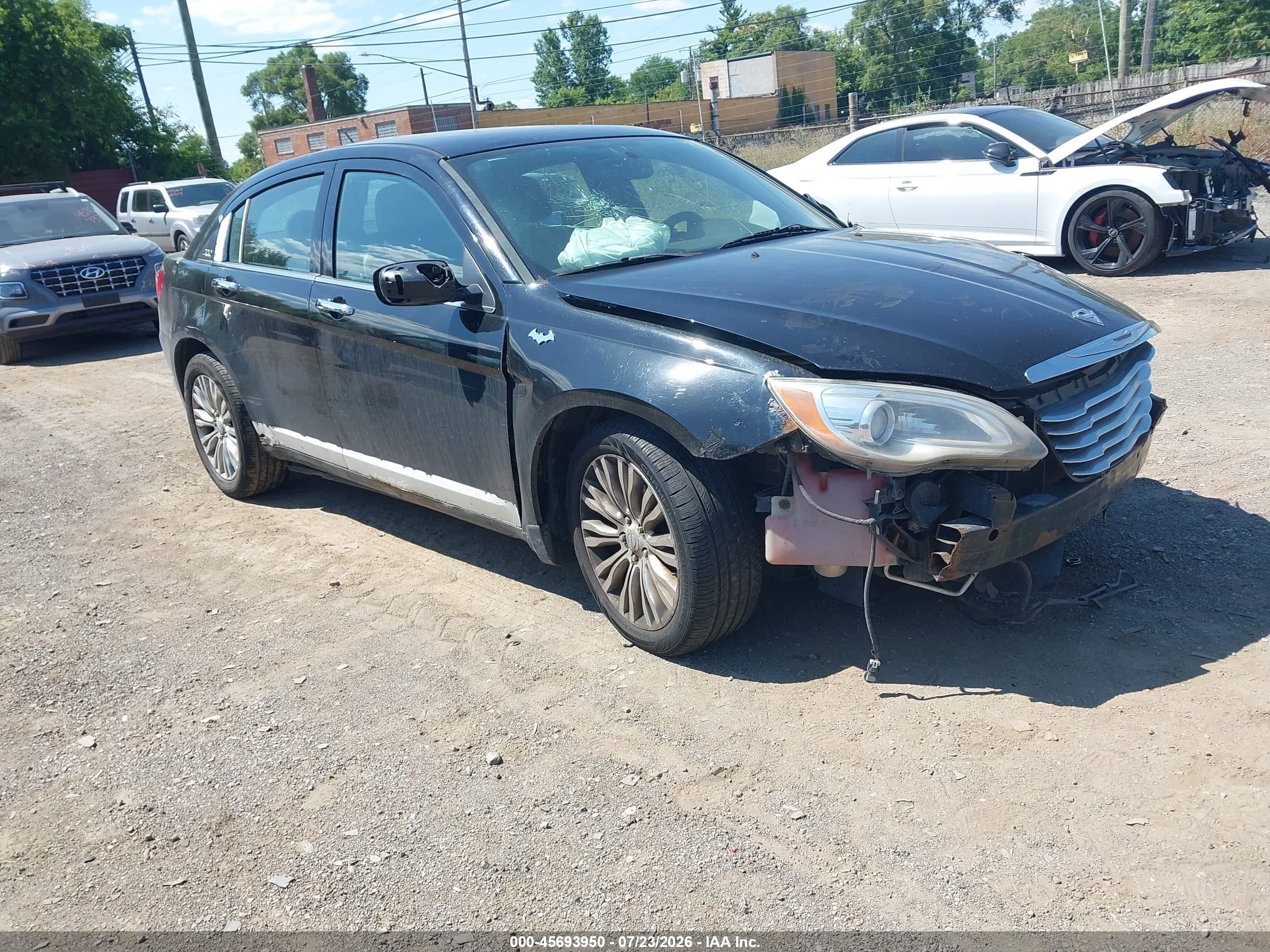 2014 Chrysler 200 Limited, VIN 1C3CCBCG4EN178131 — Front end