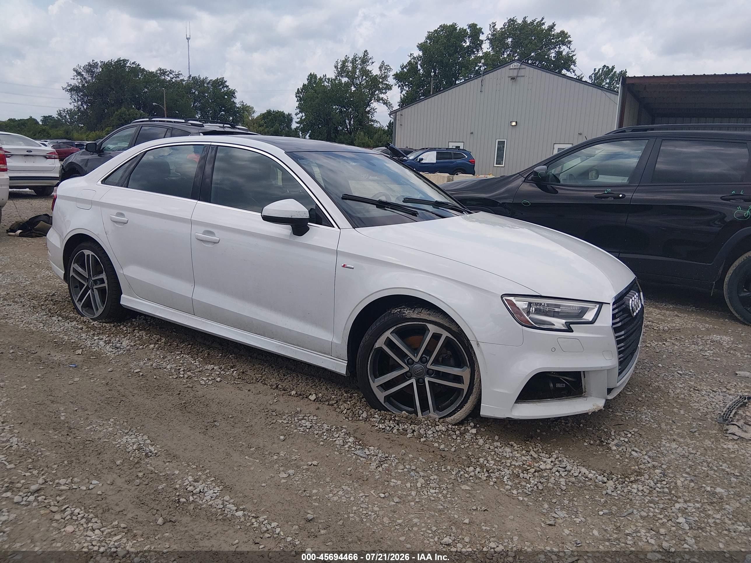2017 Audi A3 Premium Plus, VIN WAUJ8GFF1H1048594 — Normal wear