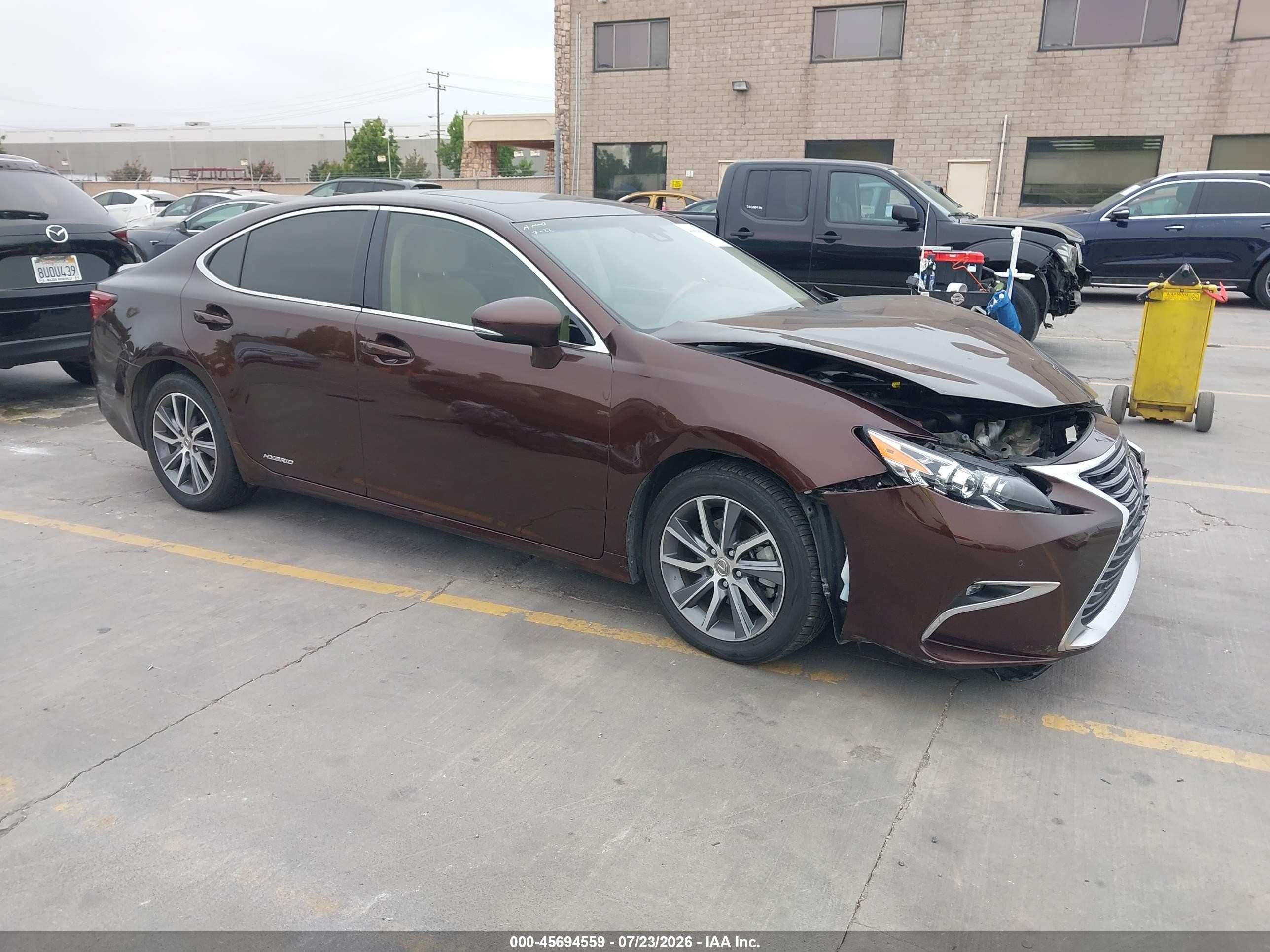 2018 Lexus ES 300h, VIN JTHBW1GG4J2169457 — Front end