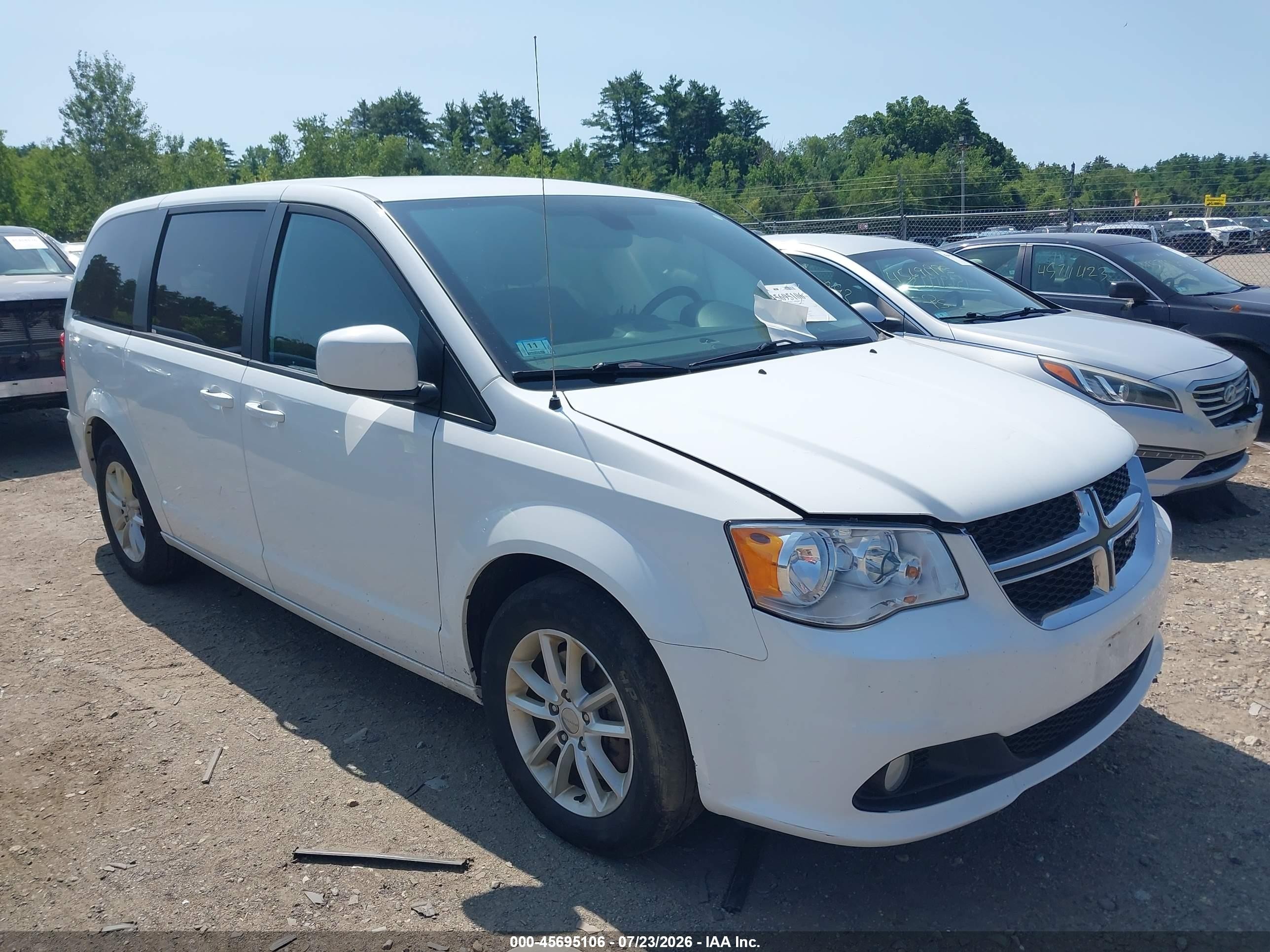 2020 Dodge Grand Caravan SE Plus, VIN 2C4RDGBG9LR231830 — Бок