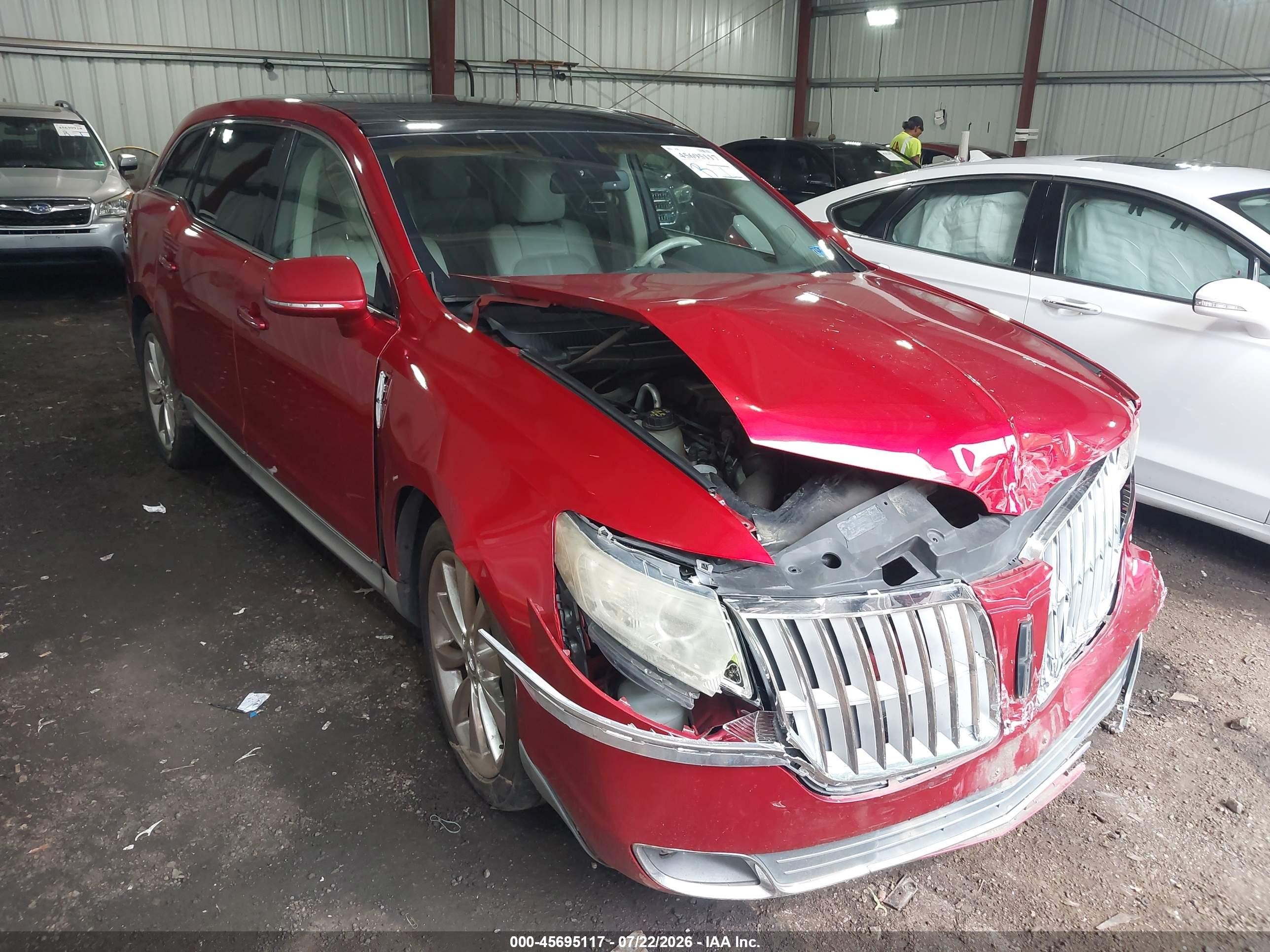 2010 Lincoln MKT EcoBoost, VIN 2LMHJ5AT2ABJ13308 — Front end