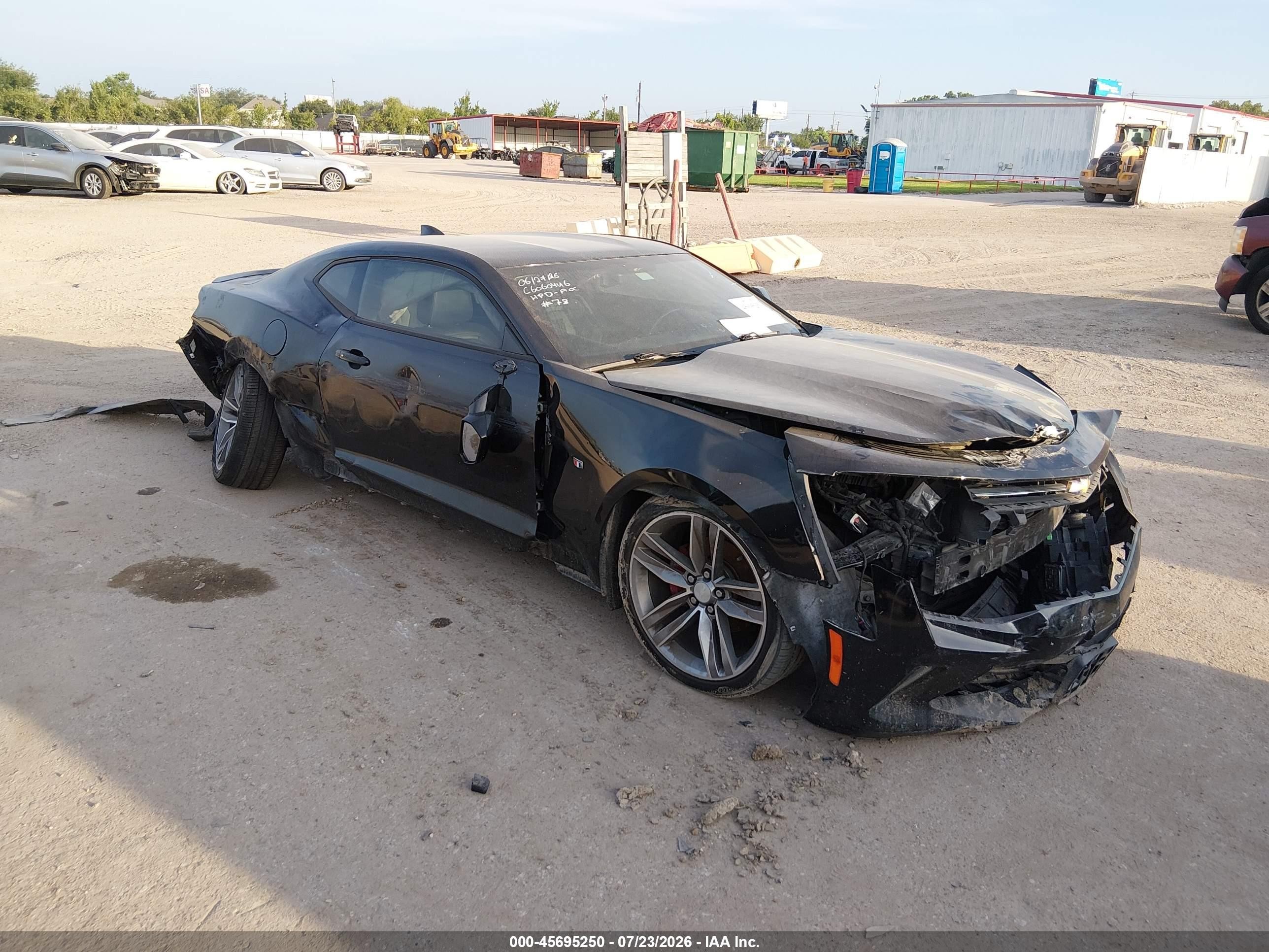 2017 Chevrolet Camaro 2LT, VIN 1G1FD1RSXH0139226 — Front end