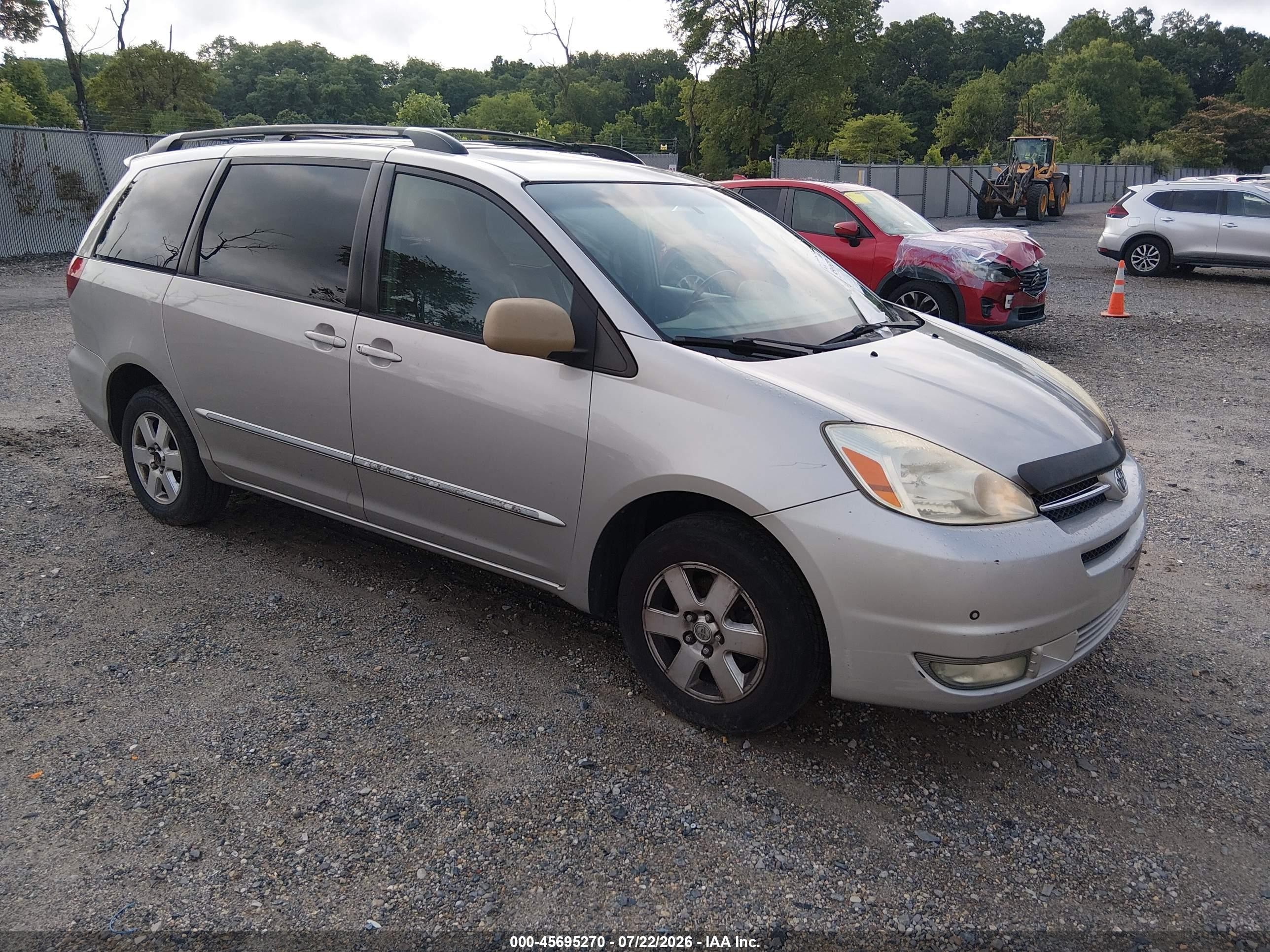 2005 Toyota Sienna XLE Limited, VIN 5TDBA22C25S039296 — Normal wear
