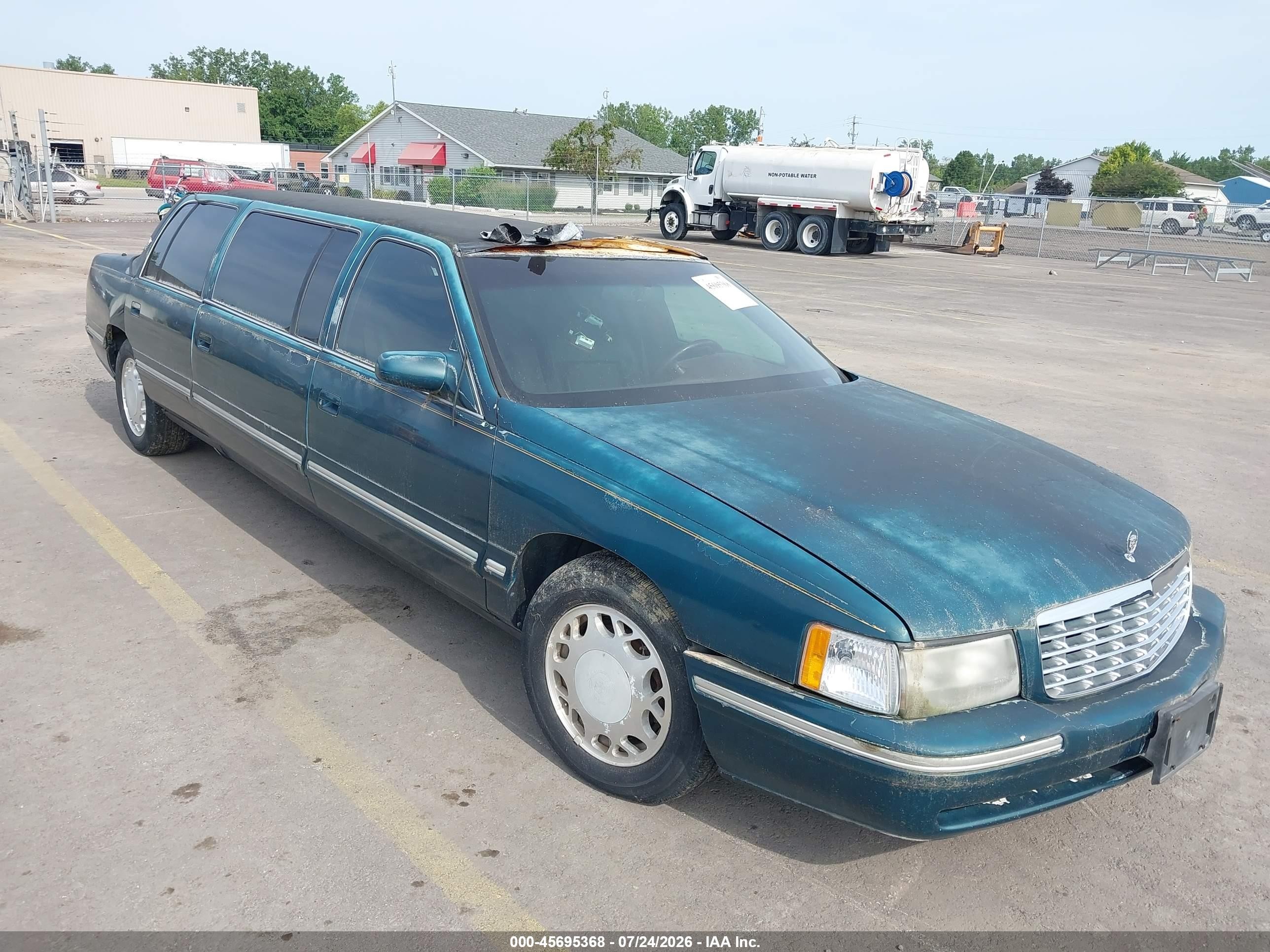 1997 Cadillac DeVille, VIN 1GEEH90Y4VU700443 — Roof