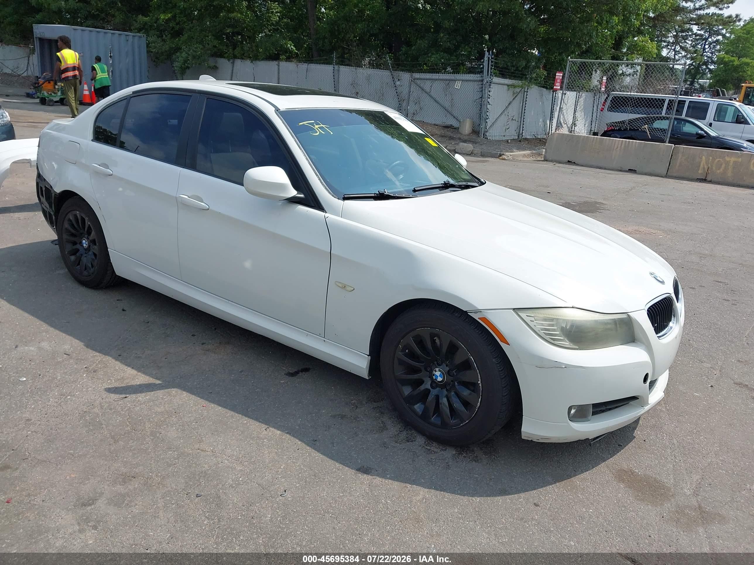 2009 BMW 3 Series 328i, VIN WBAPH77519NM31252 — Зад
