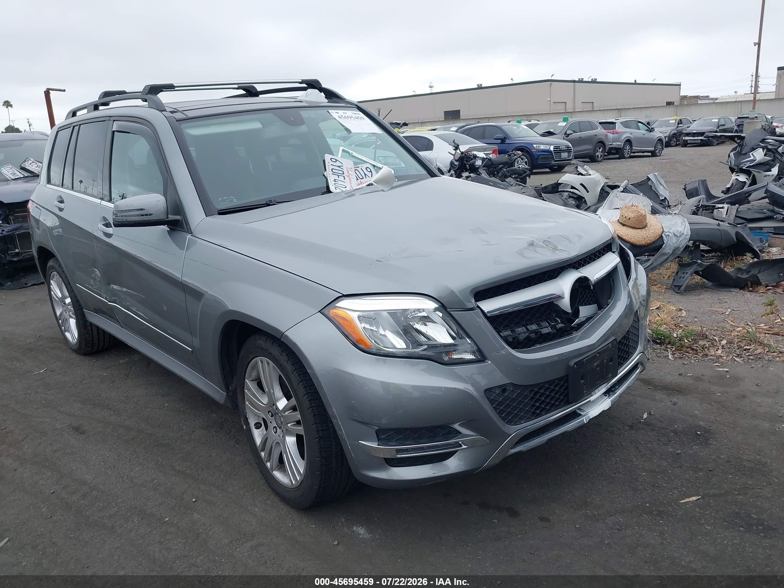 2013 Mercedes-Benz GLK 350, VIN WDCGG5HB1DG014090 — Front end