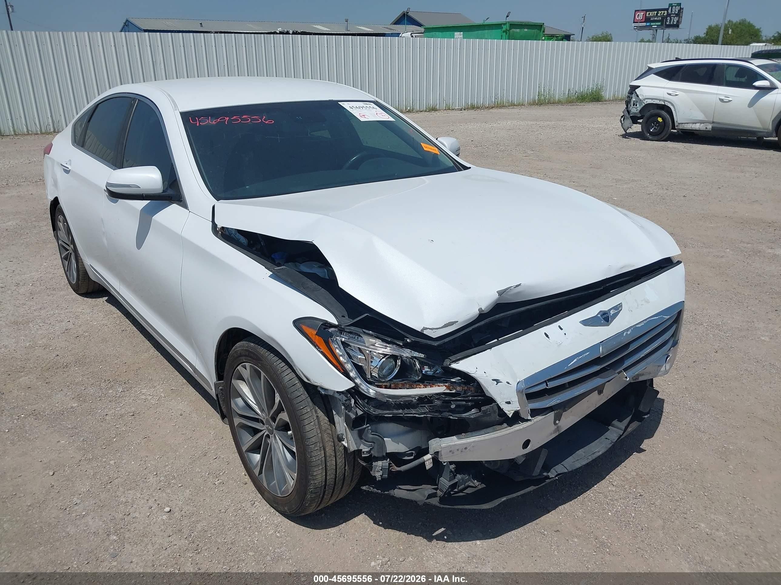 2015 Hyundai Genesis 3.8L, VIN KMHGN4JE9FU101908 — Перед