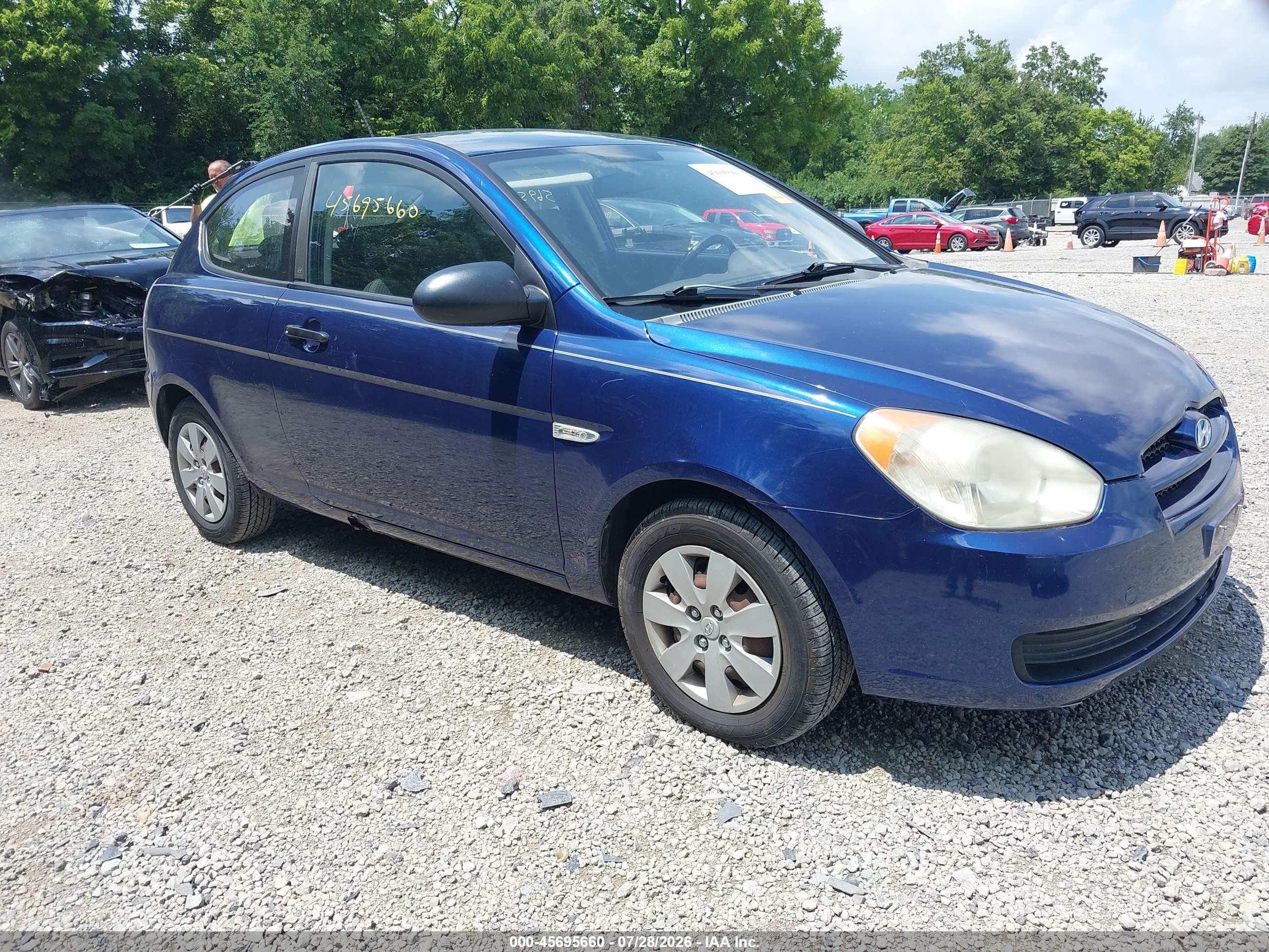2008 Hyundai Accent GS, VIN KMHCM36CX8U082890 — Front end