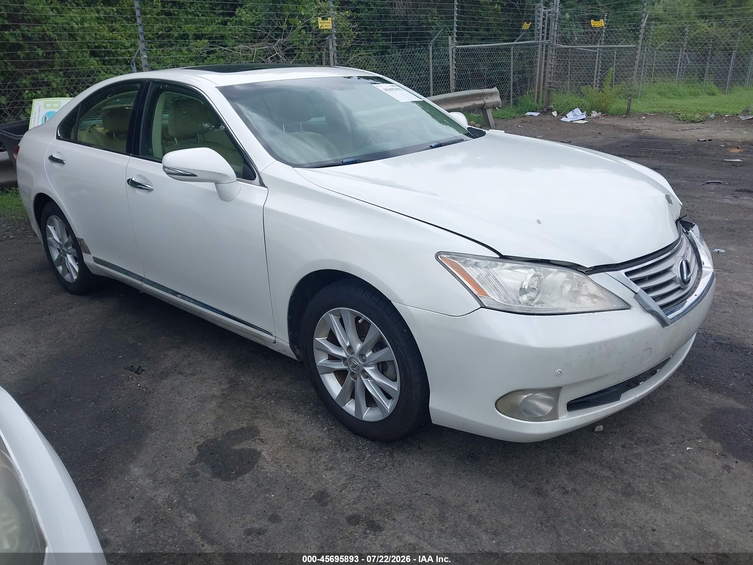 2011 Lexus ES 330, VIN JTHBK1EG7B2469140 — Front end