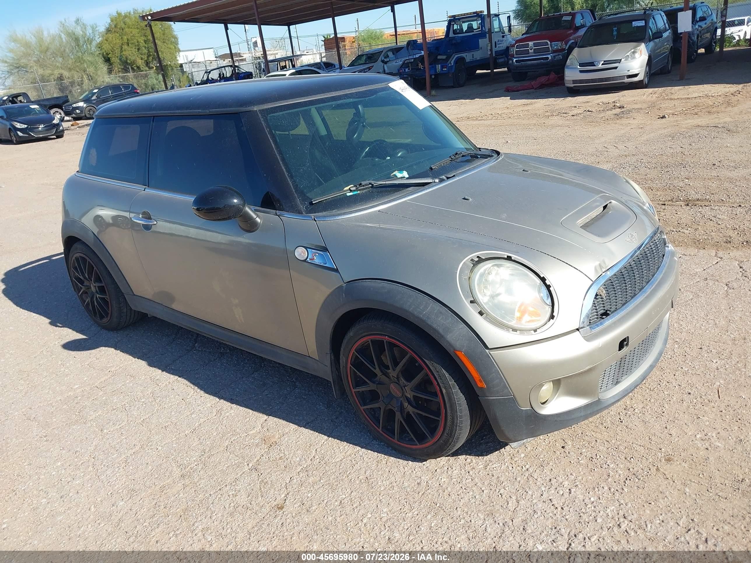 2010 MINI Hardtop S, VIN WMWMF7C53ATZ70373 — Normal wear
