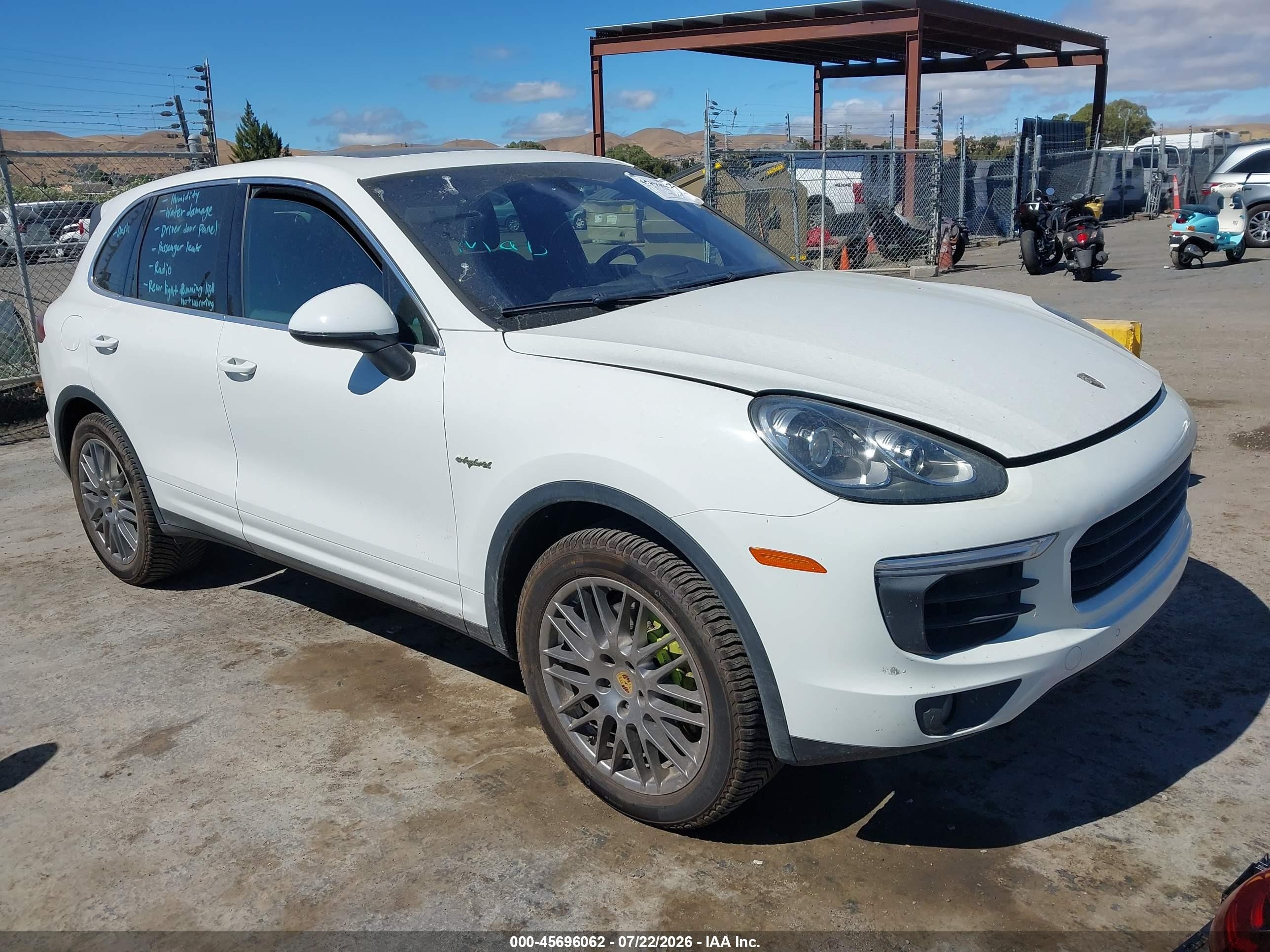 2016 Porsche Cayenne S E-Hybrid, VIN WP1AE2A21GLA64332 — Not stated