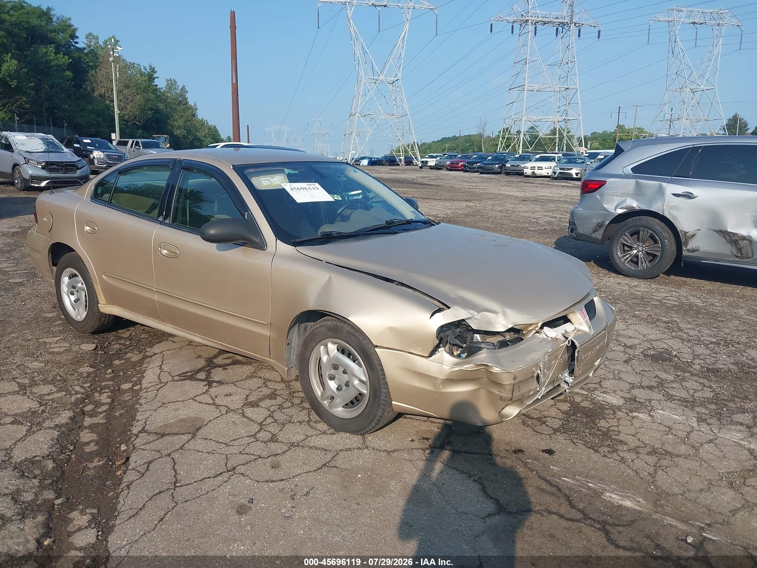 2004 Pontiac Grand Am SE, VIN 1G2NE52F94M700379 — Front end