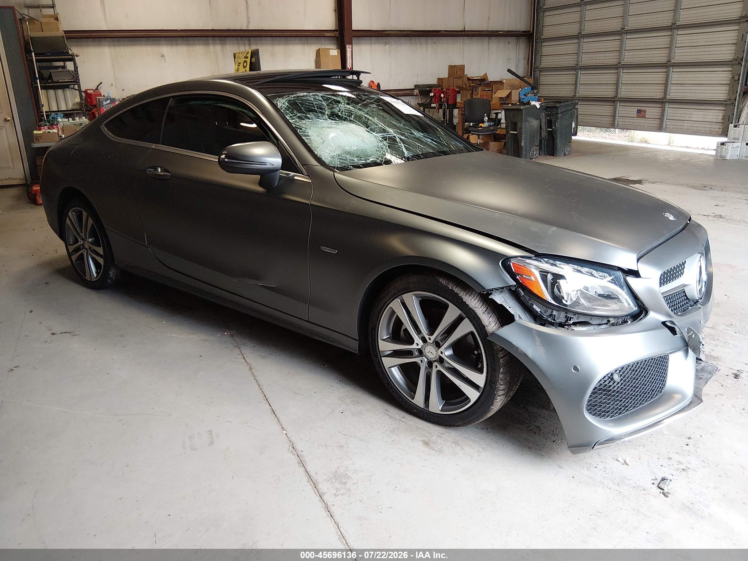2017 Mercedes-Benz C 300, VIN WDDWJ4JB4HF342273 — Перед