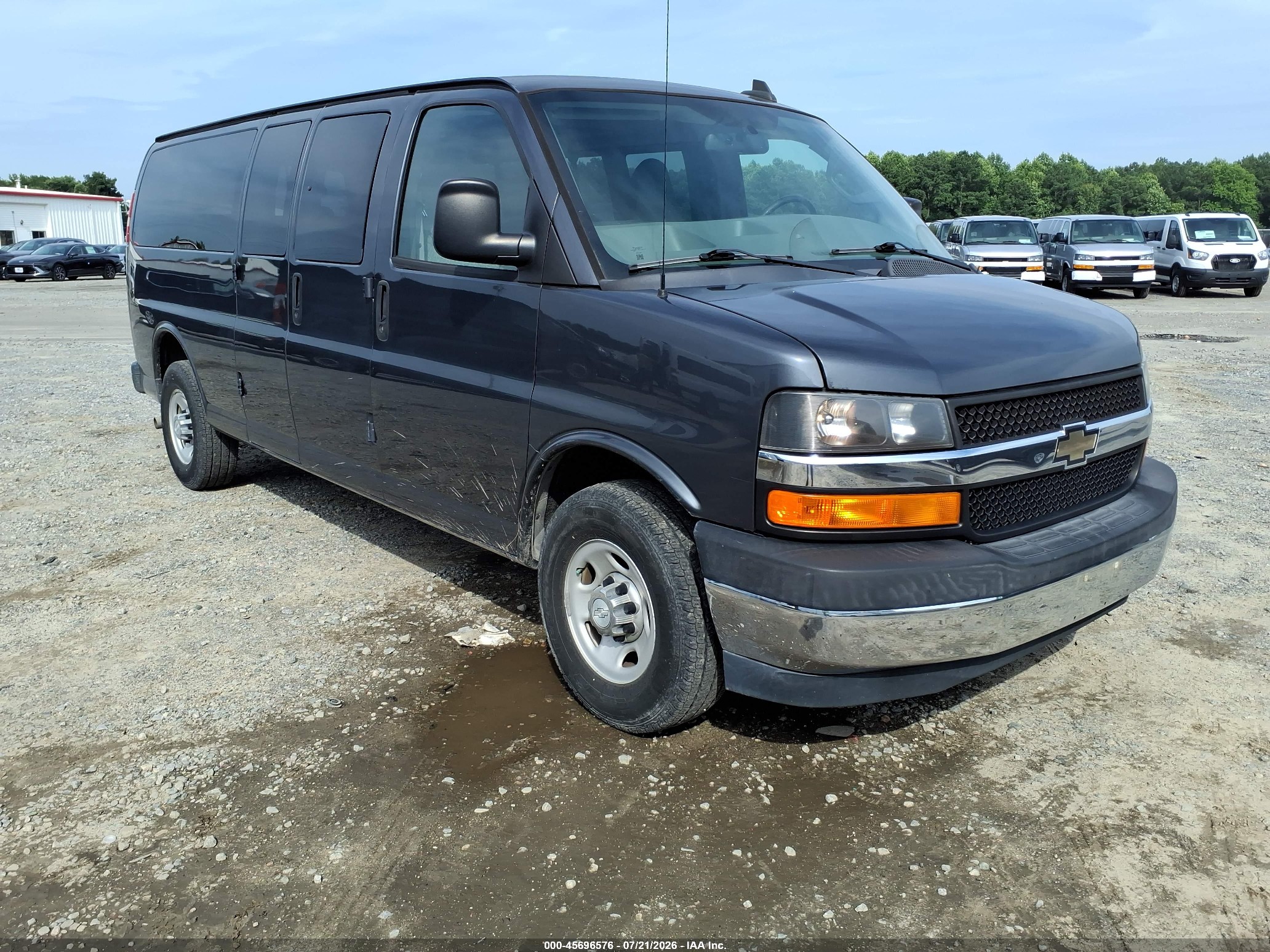 2017 Chevrolet Express Passenger LT, VIN 1GAZGPFG4H1302387 — Normal wear