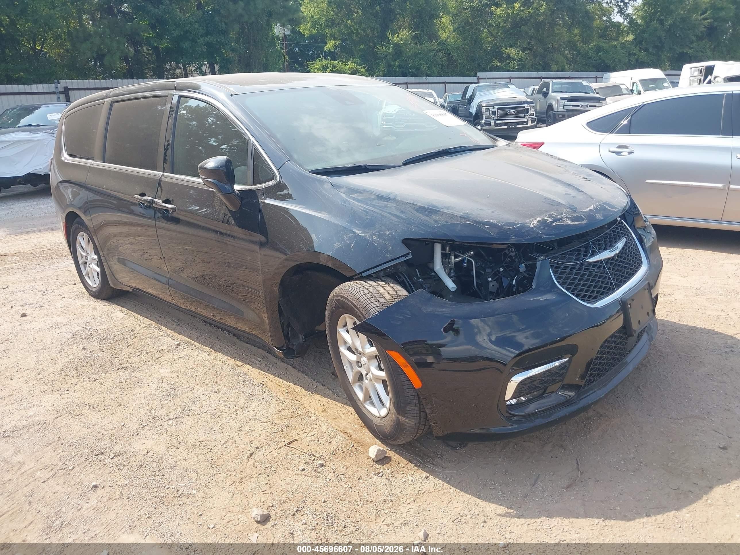 2026 Chrysler Pacifica Select, VIN 2C4RC1BG9TR273074 — Перед