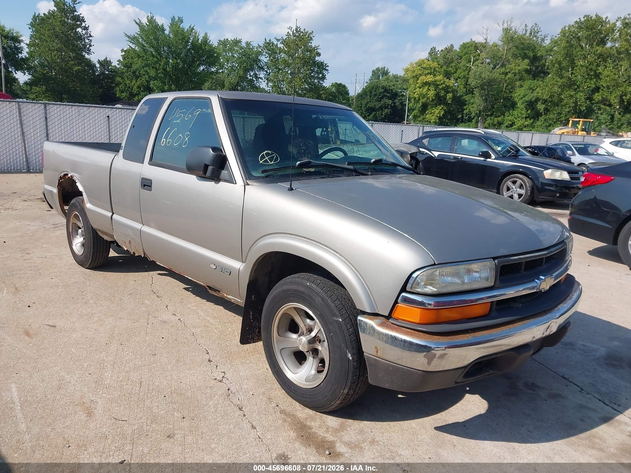 2002 Chevrolet S-10 LS, VIN 1GCCS195628108834 — Normal wear
