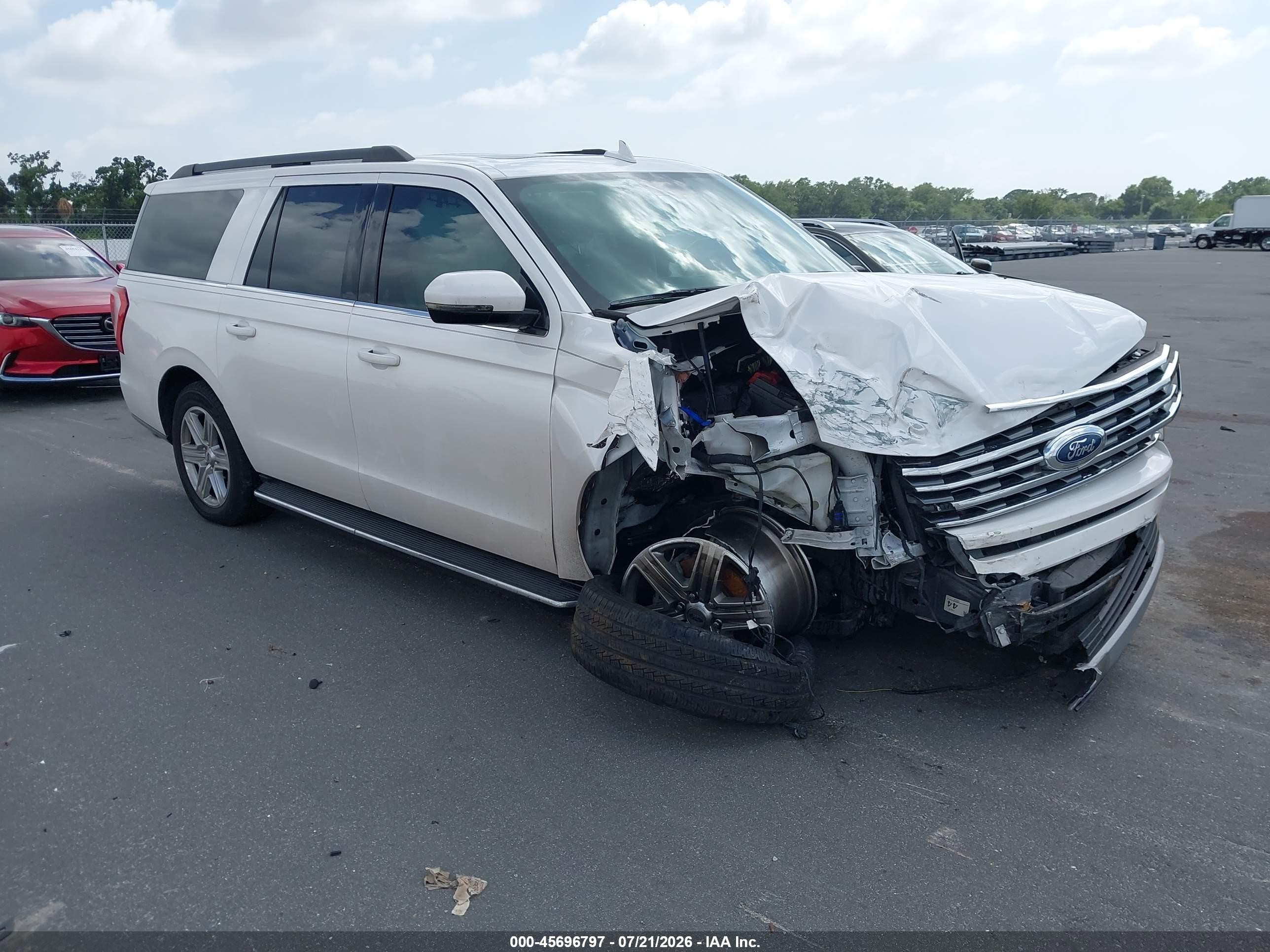2019 Ford Expedition Max XLT, VIN 1FMJK1HTXKEA06960 — Перед