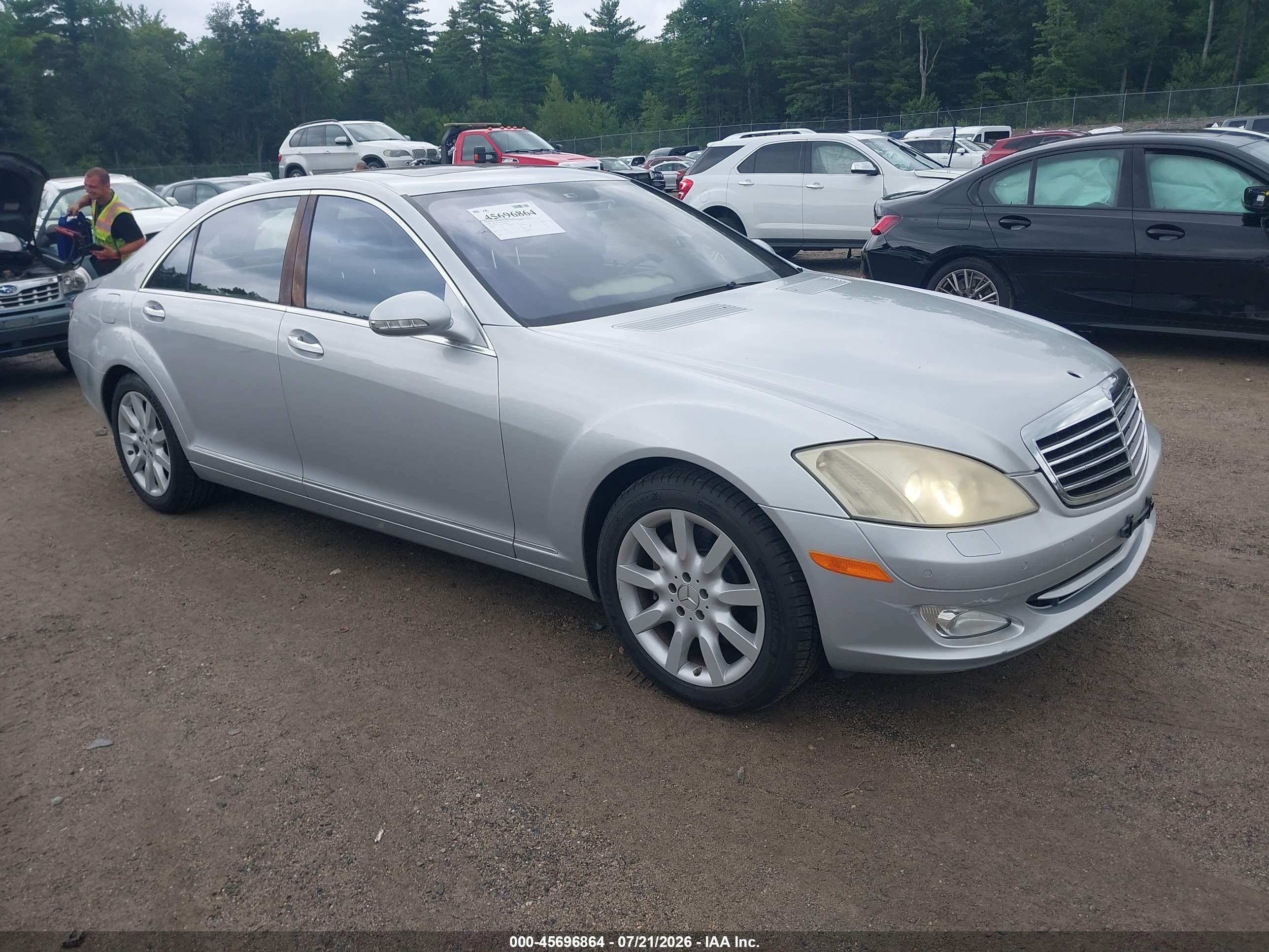 2007 Mercedes-Benz S 550, VIN WDDNG71X47A036290 — Rear end