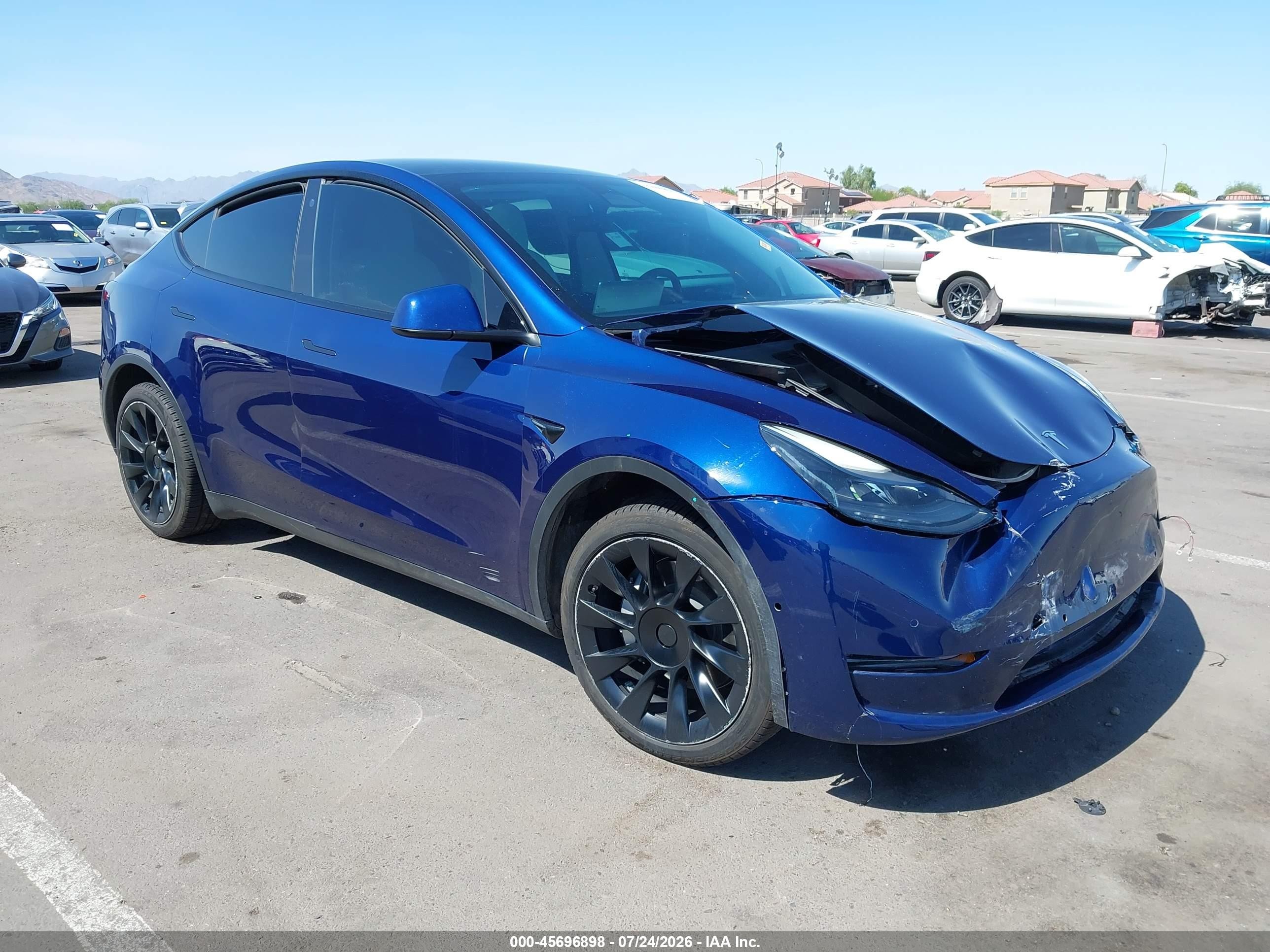 2022 Tesla Model Y Long Range, VIN 7SAYGDEE7NF533680 — Front end