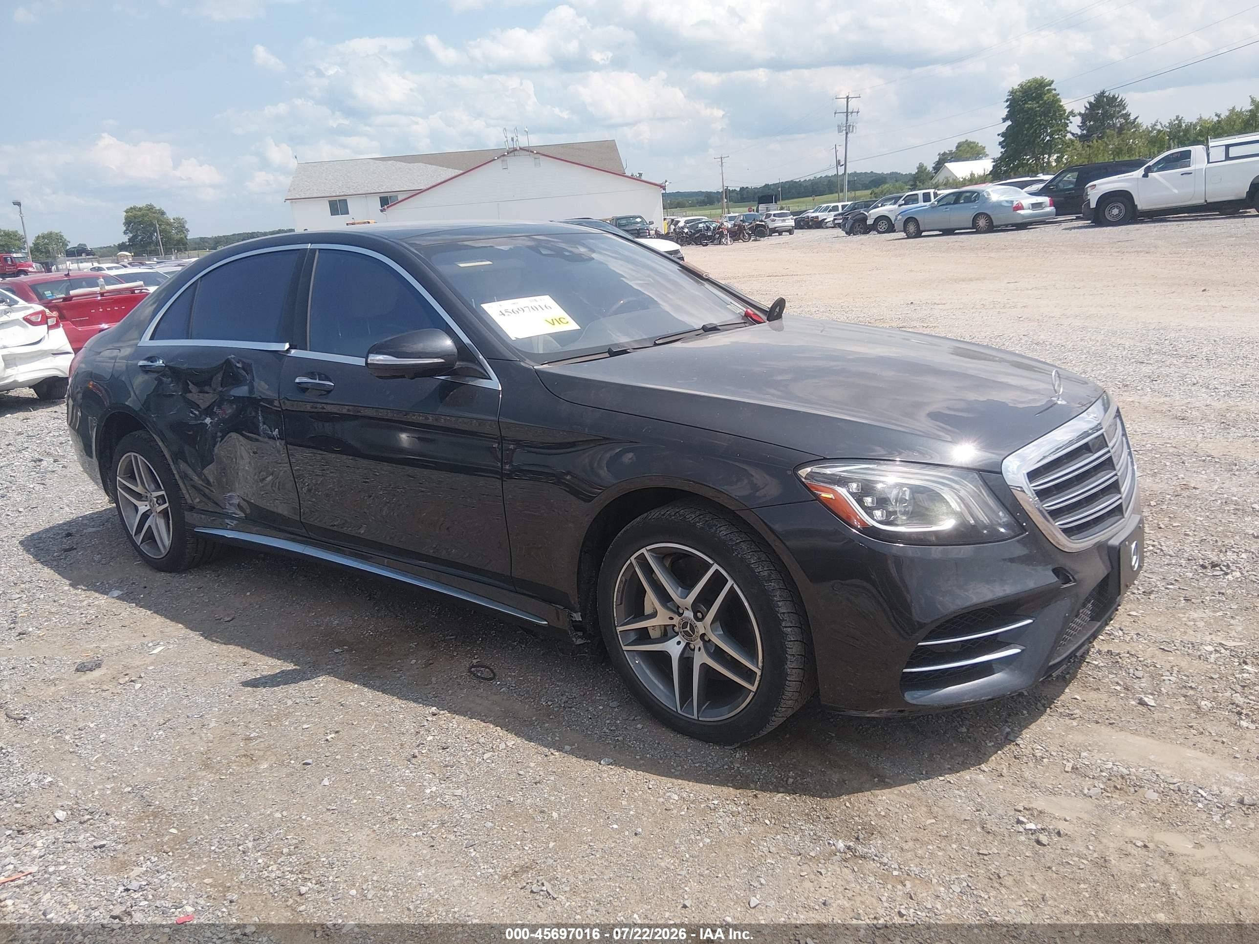 2018 Mercedes-Benz S 560, VIN WDDUG8GB1JA346420 — Side