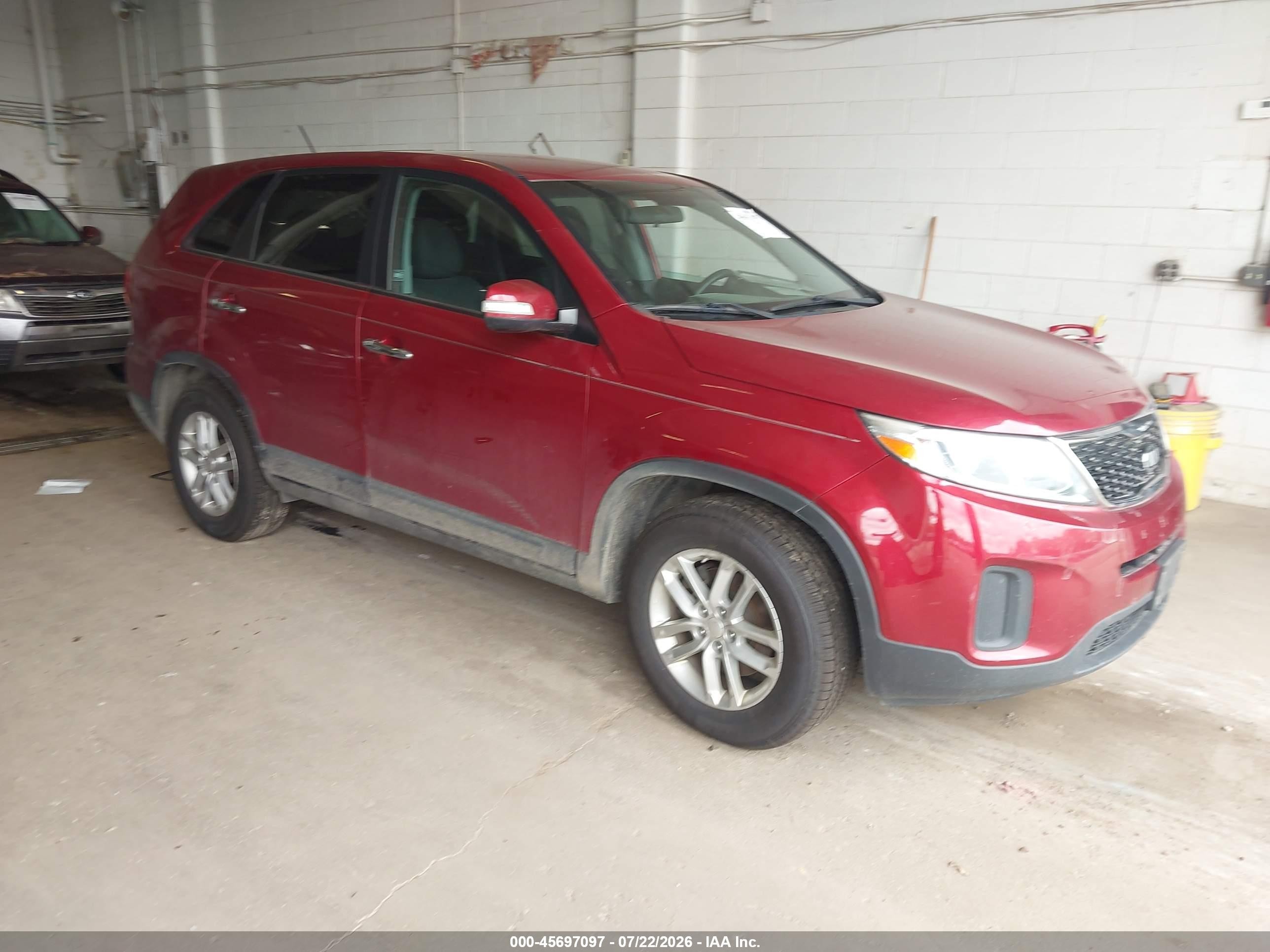 2014 Kia Sorento LX, VIN 5XYKT3A67EG516829 — Обычный износ