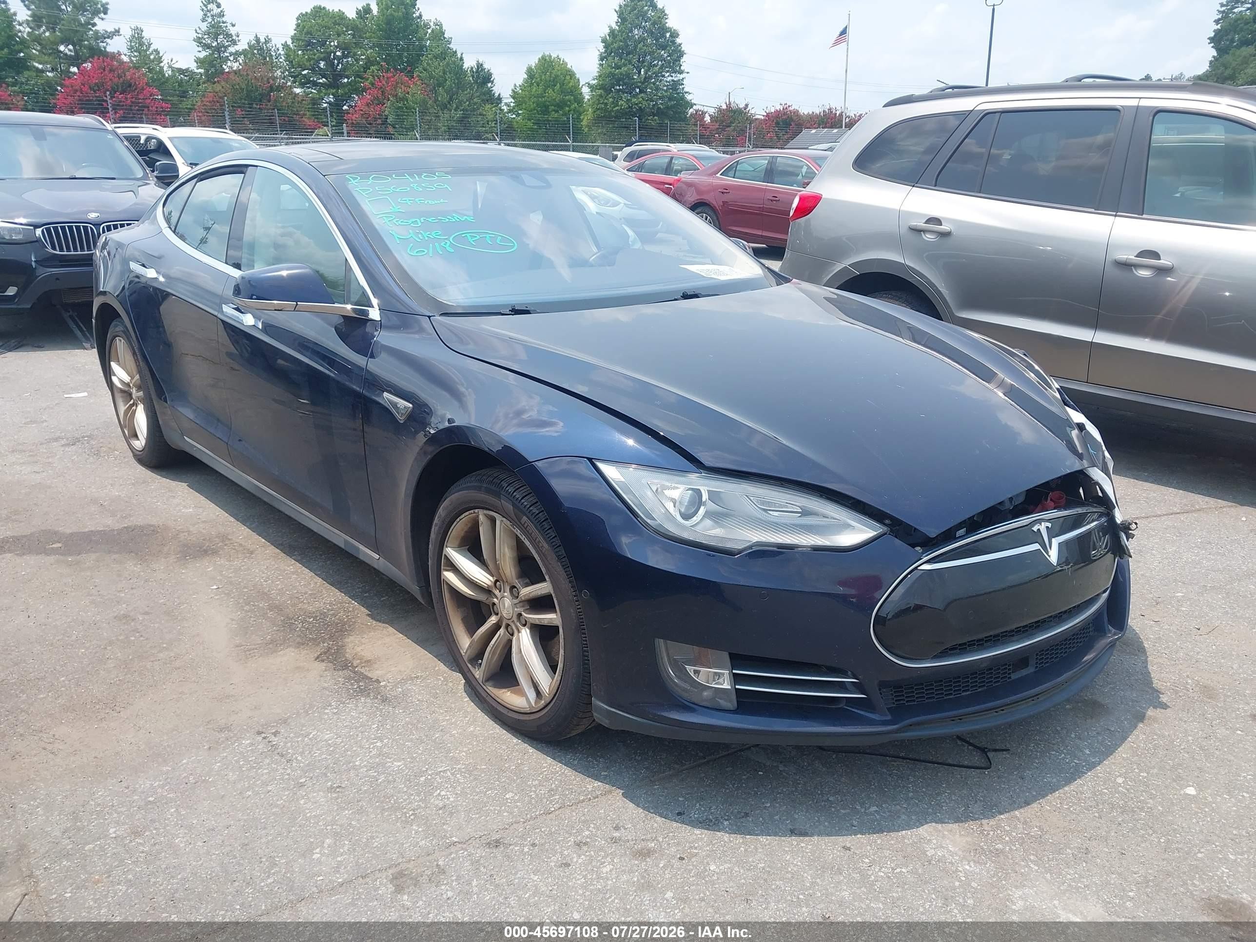 2014 Tesla Model S 60, VIN 5YJSA1H15EFP56859 — Front end