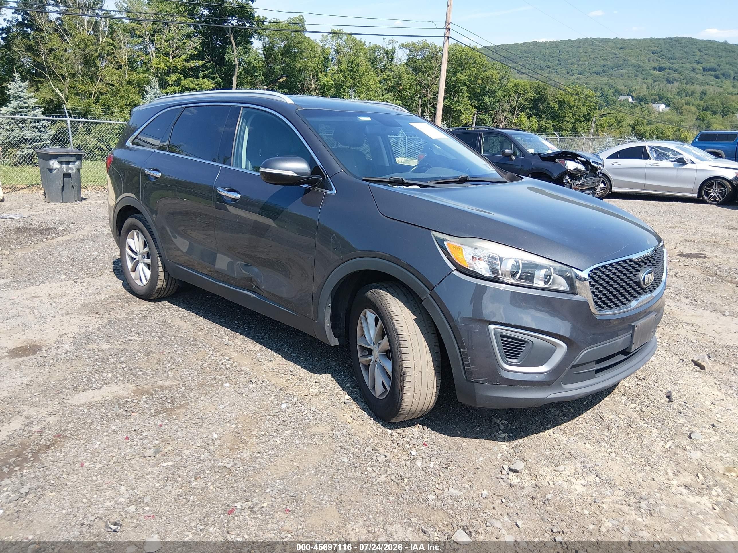 2017 Kia Sorento LX, VIN 5XYPG4A32HG331176 — Side