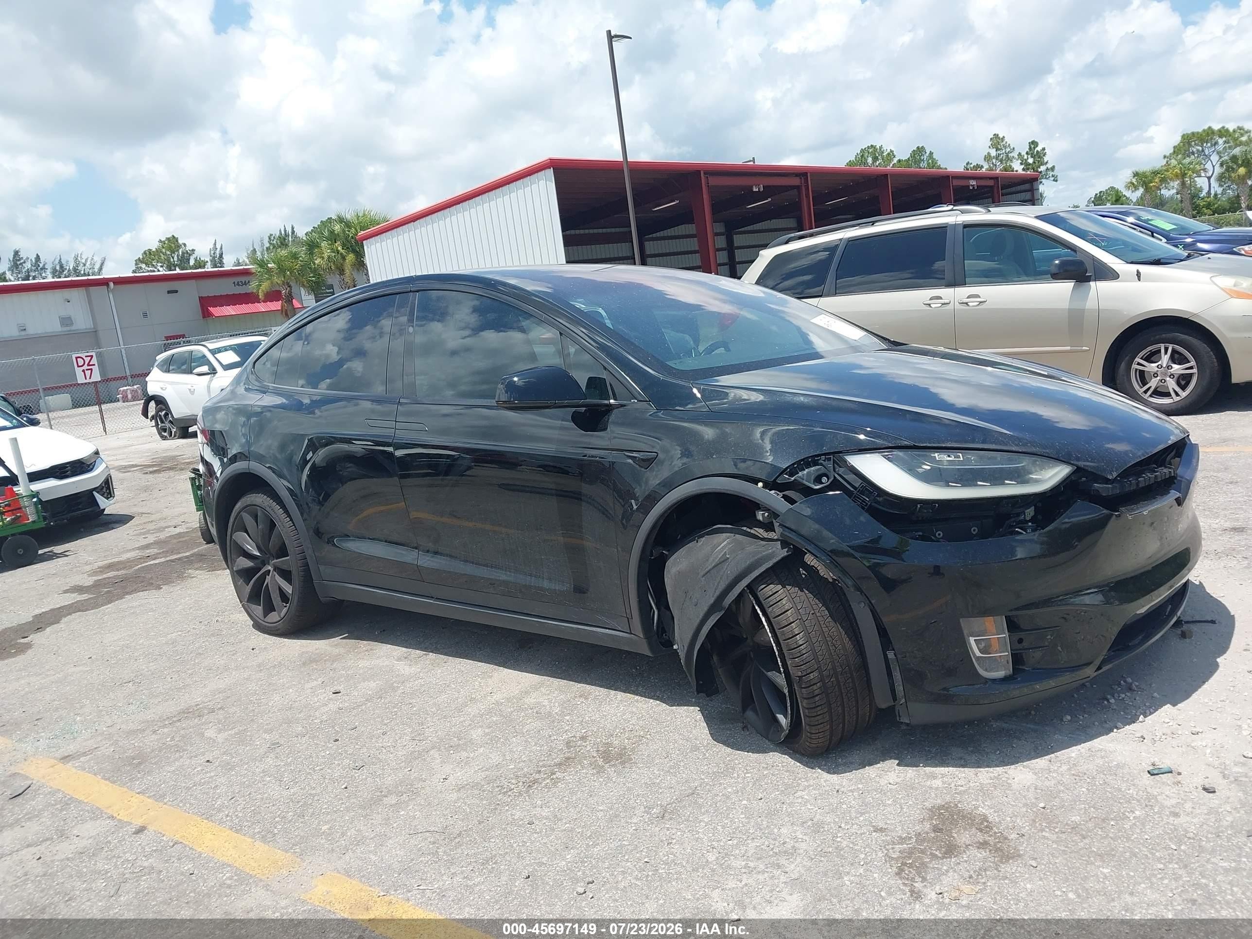 2018 Tesla Model X 75D, VIN 5YJXCBE44JF106662 — Side
