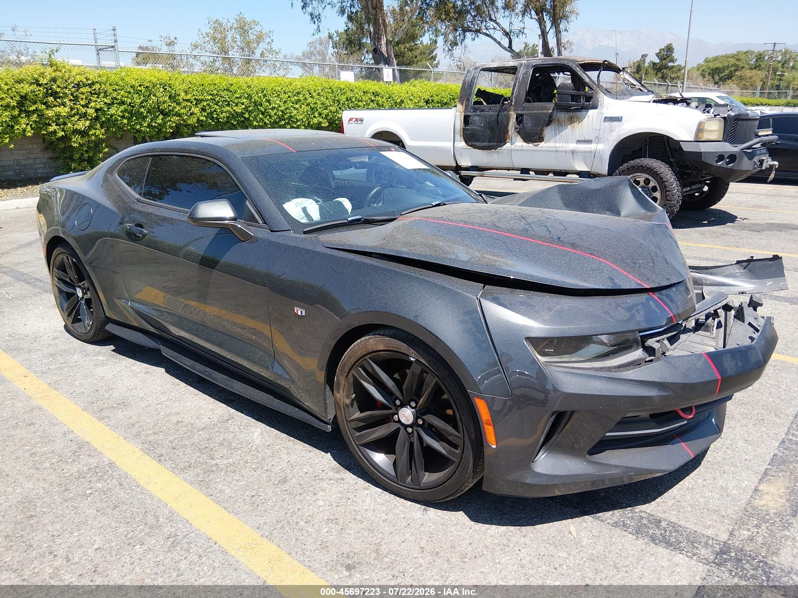 2016 Chevrolet Camaro 2LT, VIN 1G1FD1RS8G0126909 — Front end
