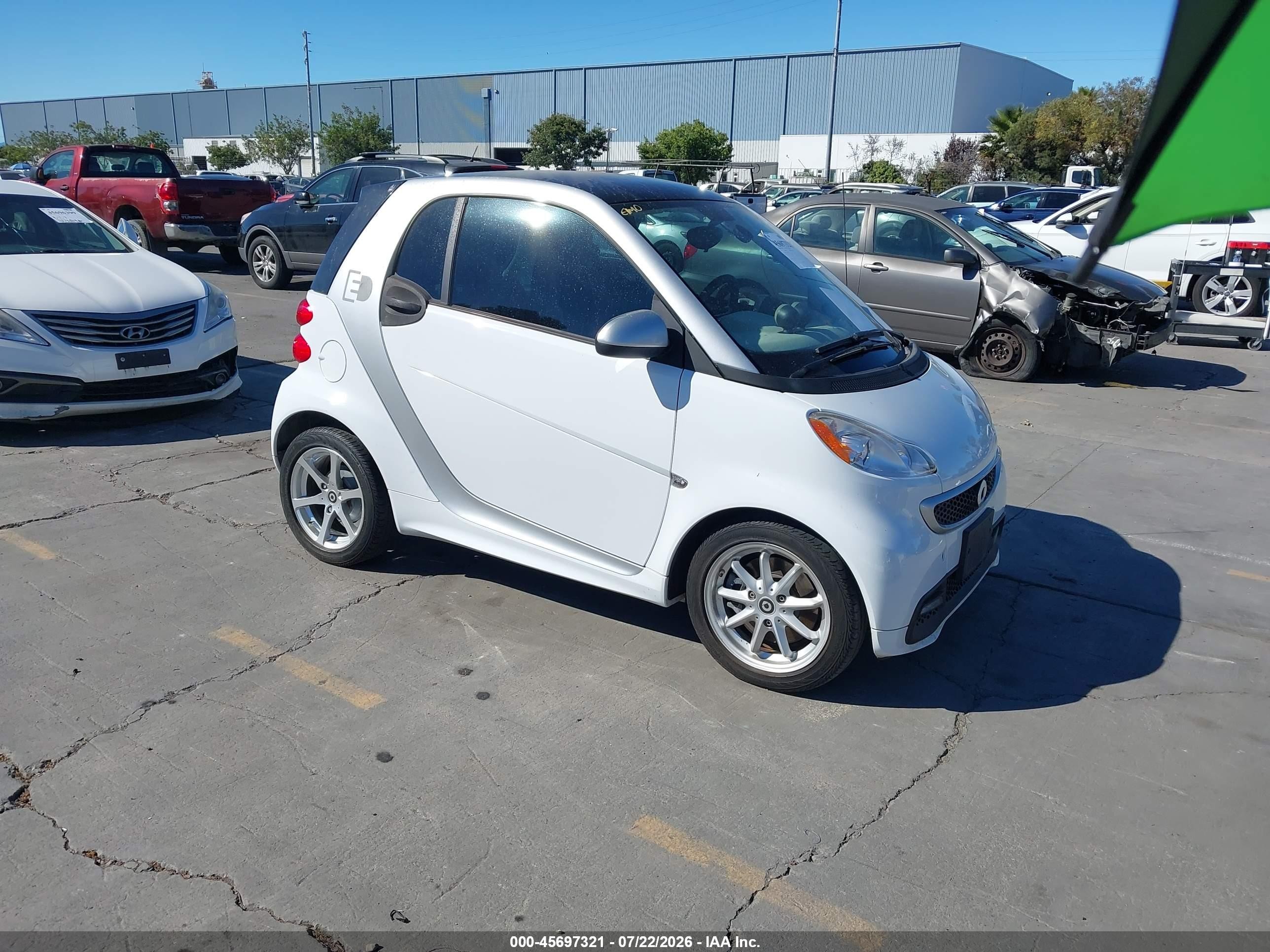 2014 Smart fortwo Passion, VIN WMEEJ9AA2EK785570 — Normal wear