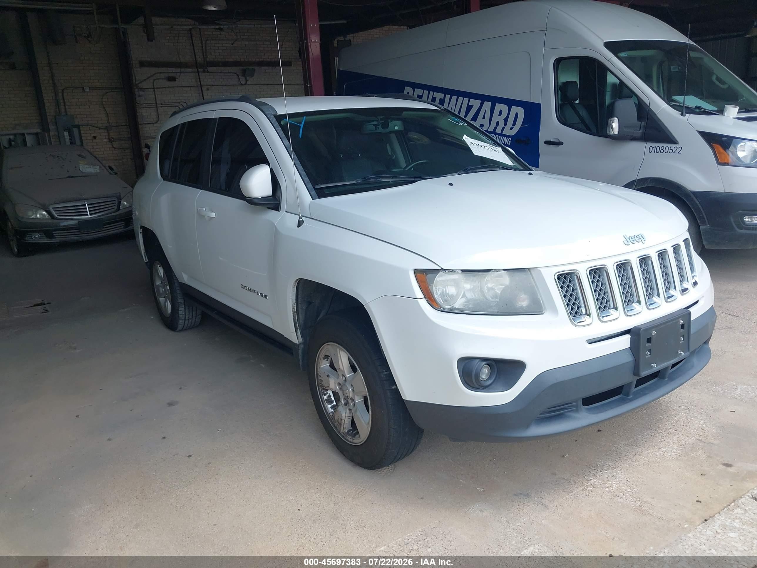 2016 Jeep Compass High Altitude, VIN 1C4NJCEA2GD590792 — Normal wear