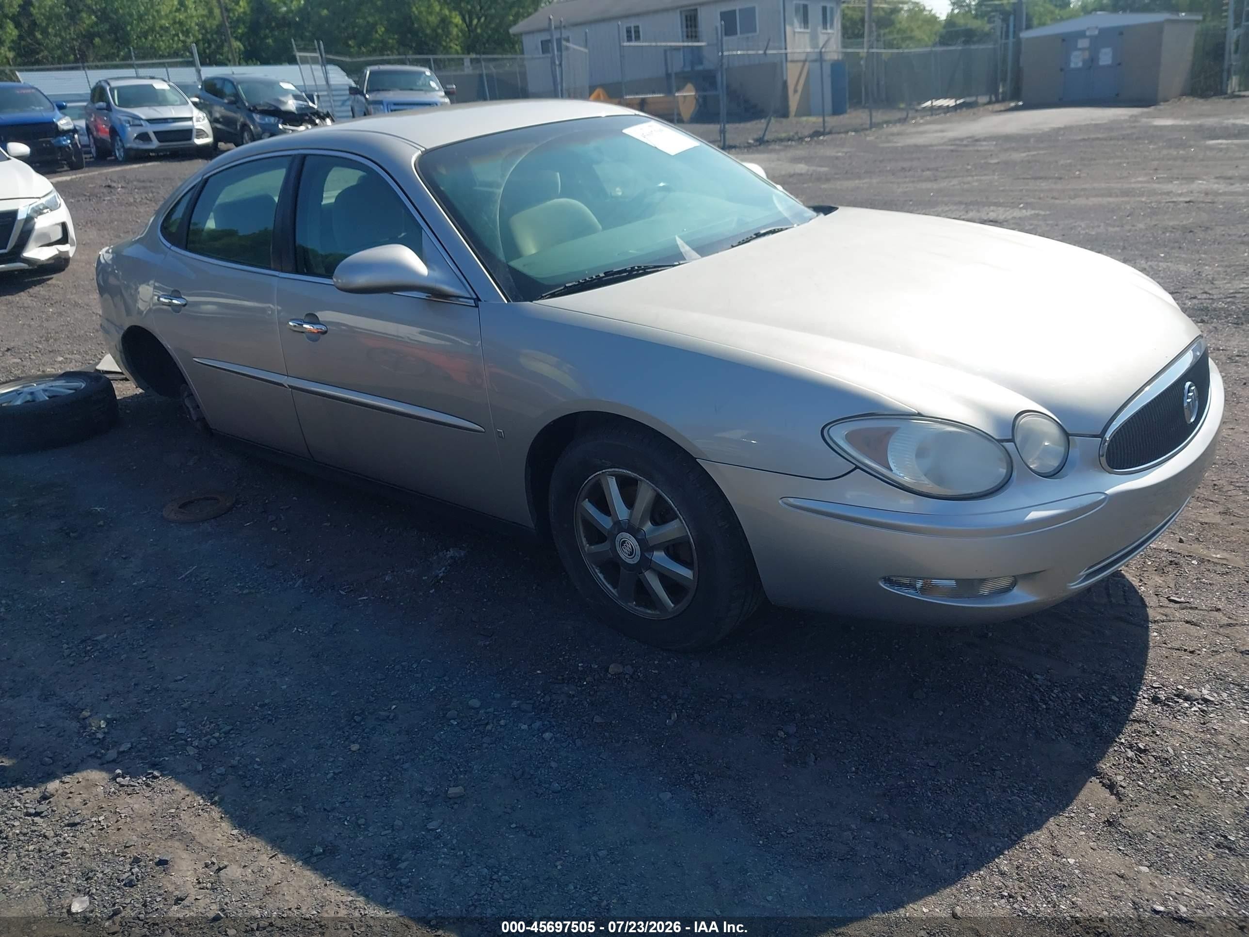 2007 Buick LaCrosse CX, VIN 2G4WC582471198922 — Бок